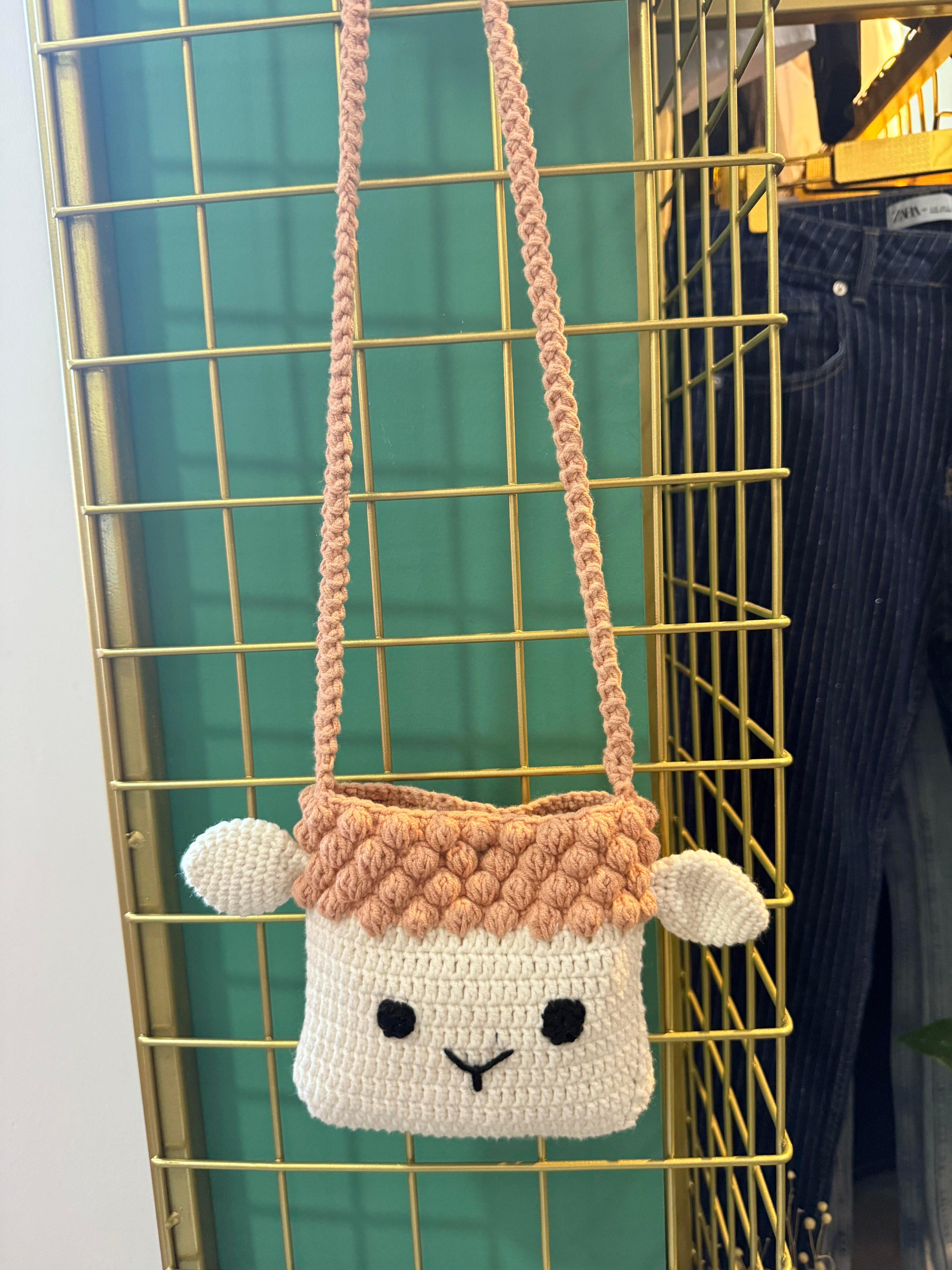 Kuzulu Amigurumi El Örgüsü Çocuk Çantası