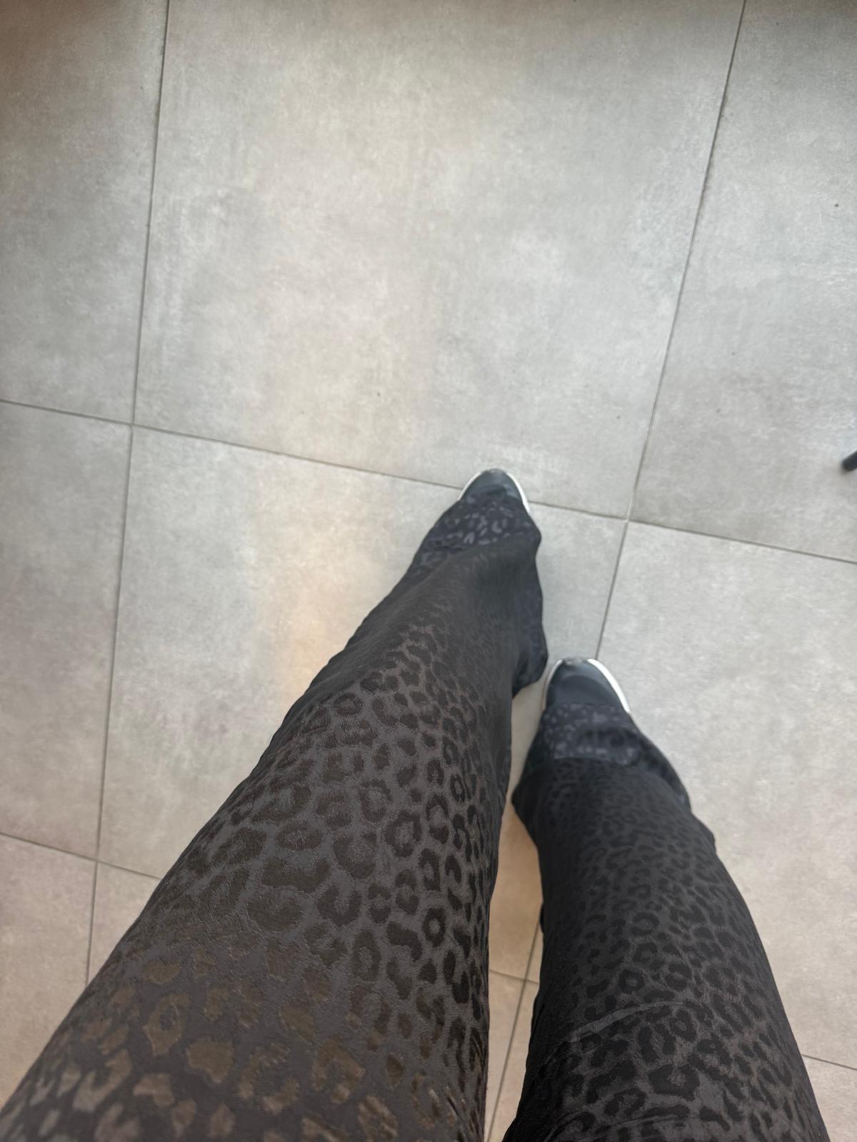 Leopar Desenli Jakarlı Siyah Pantolon
