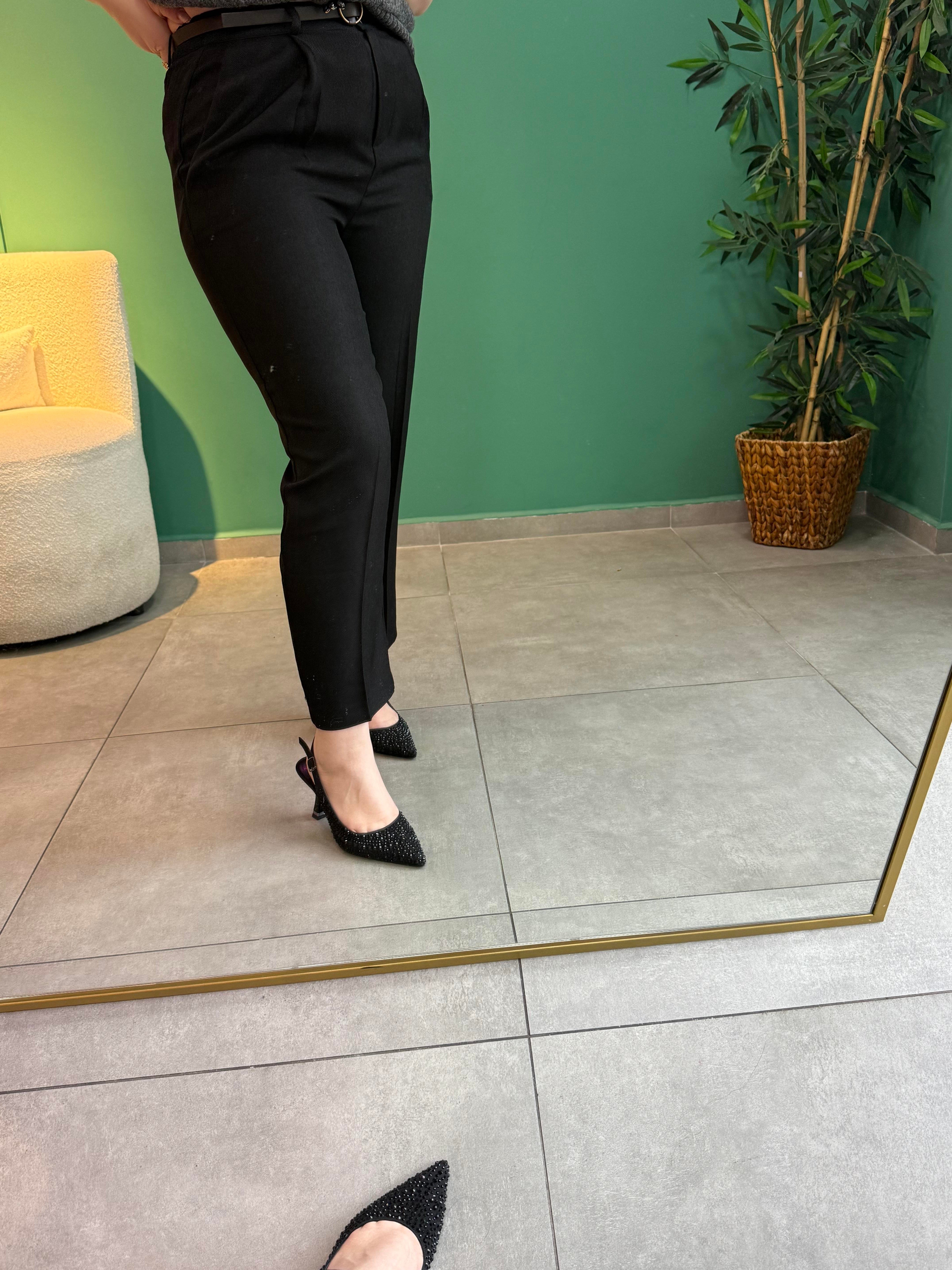 Siyah Kemerli Havuç Pantalon