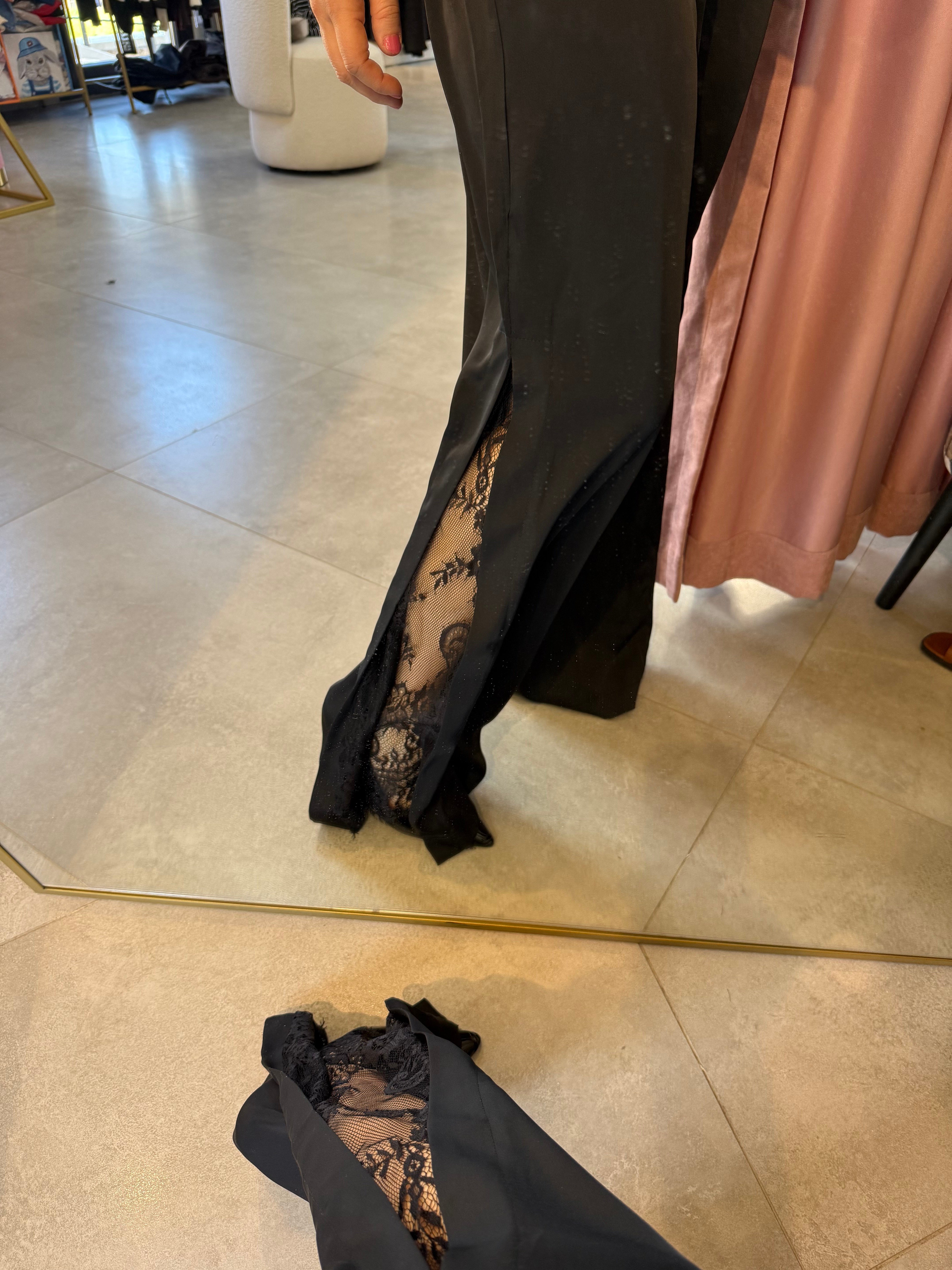 Siyah Paçası Dantel Detaylı Saten Pantolon