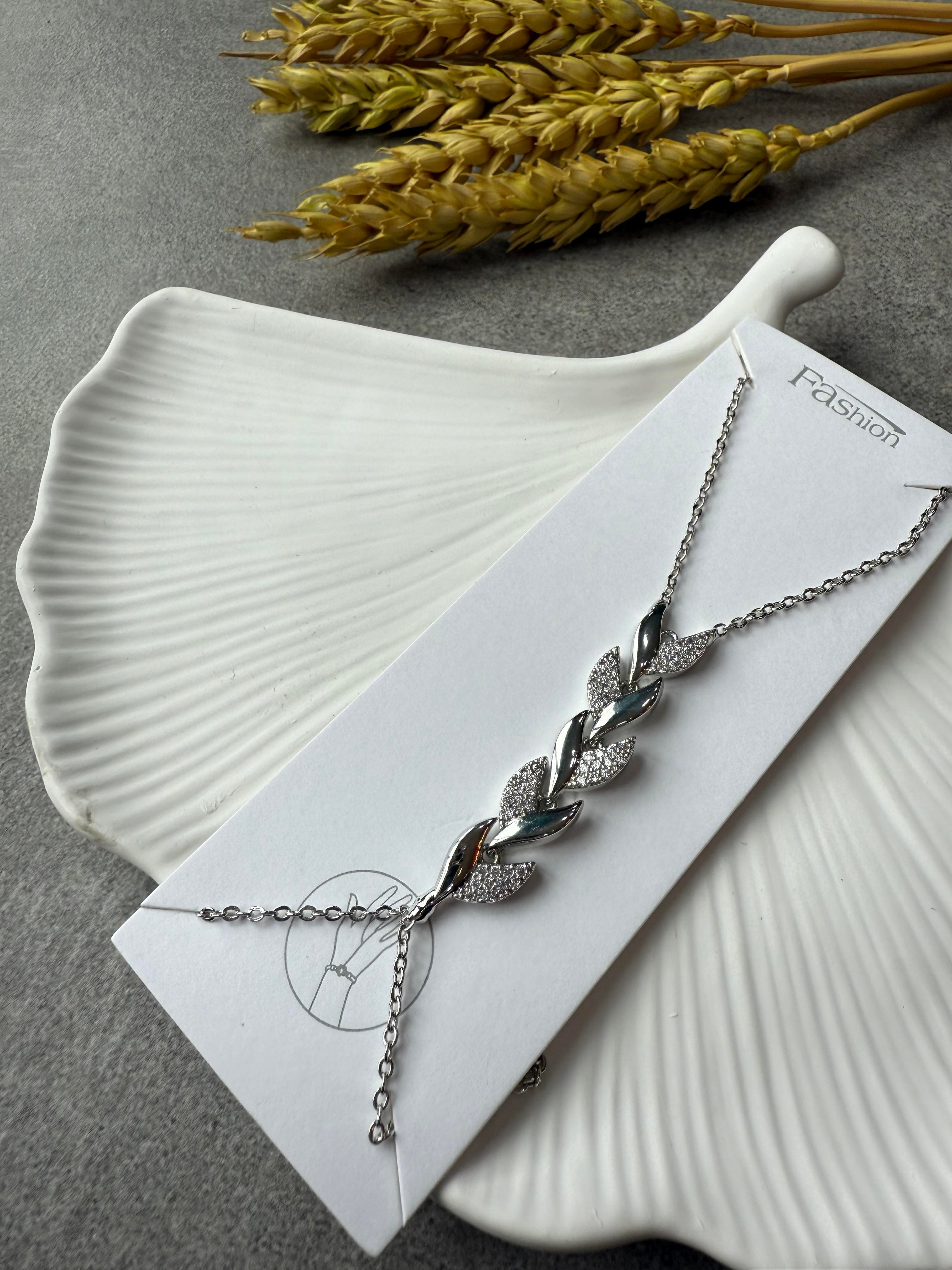 Yaprak Model Gümüş Çelik Şahmeran