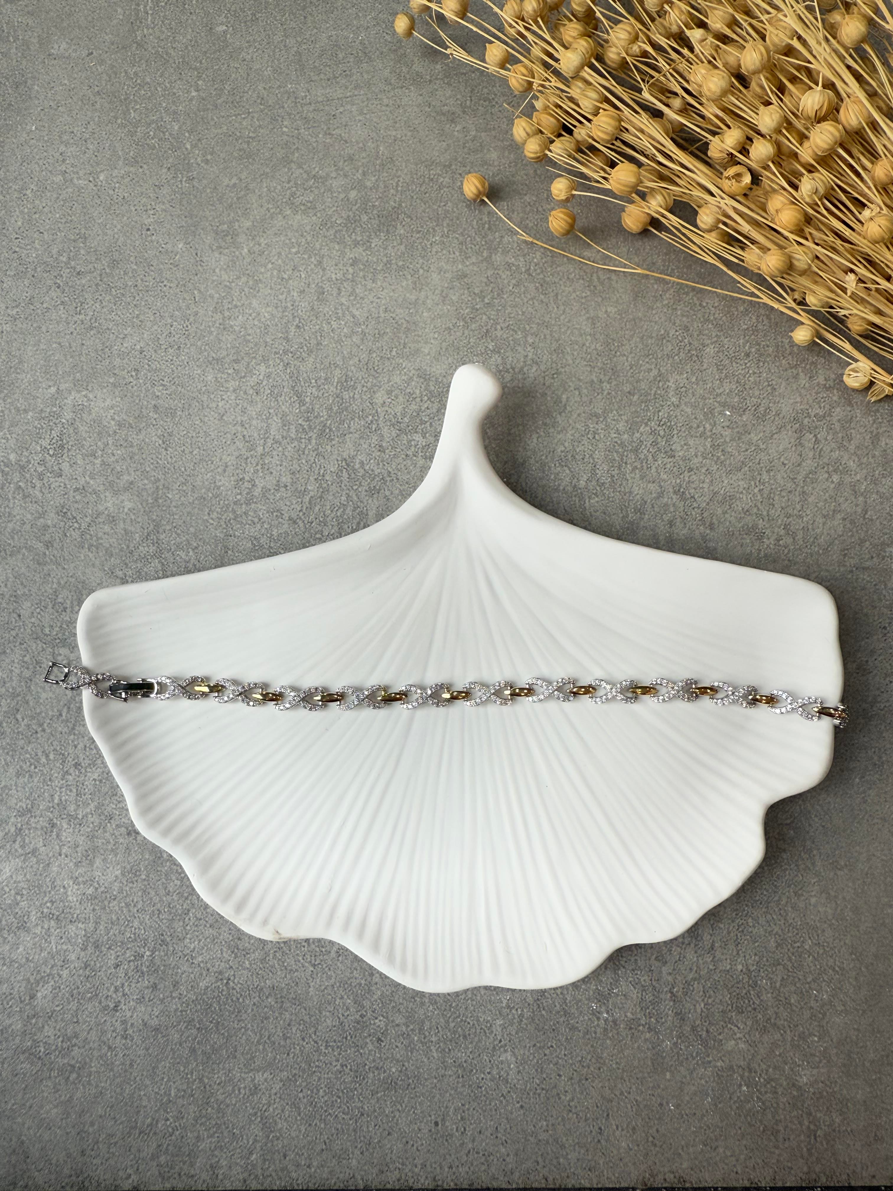 Zirkon Taşlı Sonsuzluk Model Bileklik