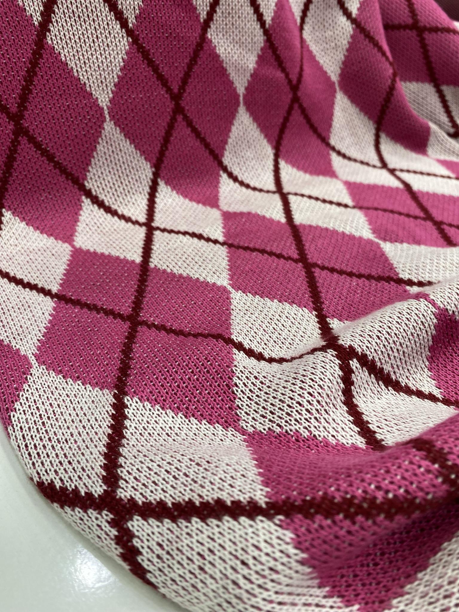 Pembe Ekose Desenli Kışlık Örme Kumaş