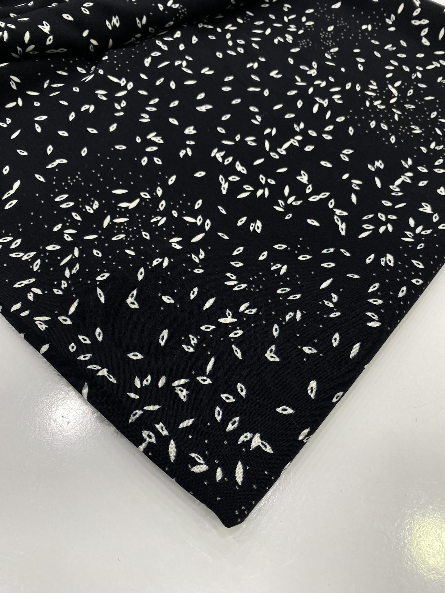 siyah küçük etnik desen