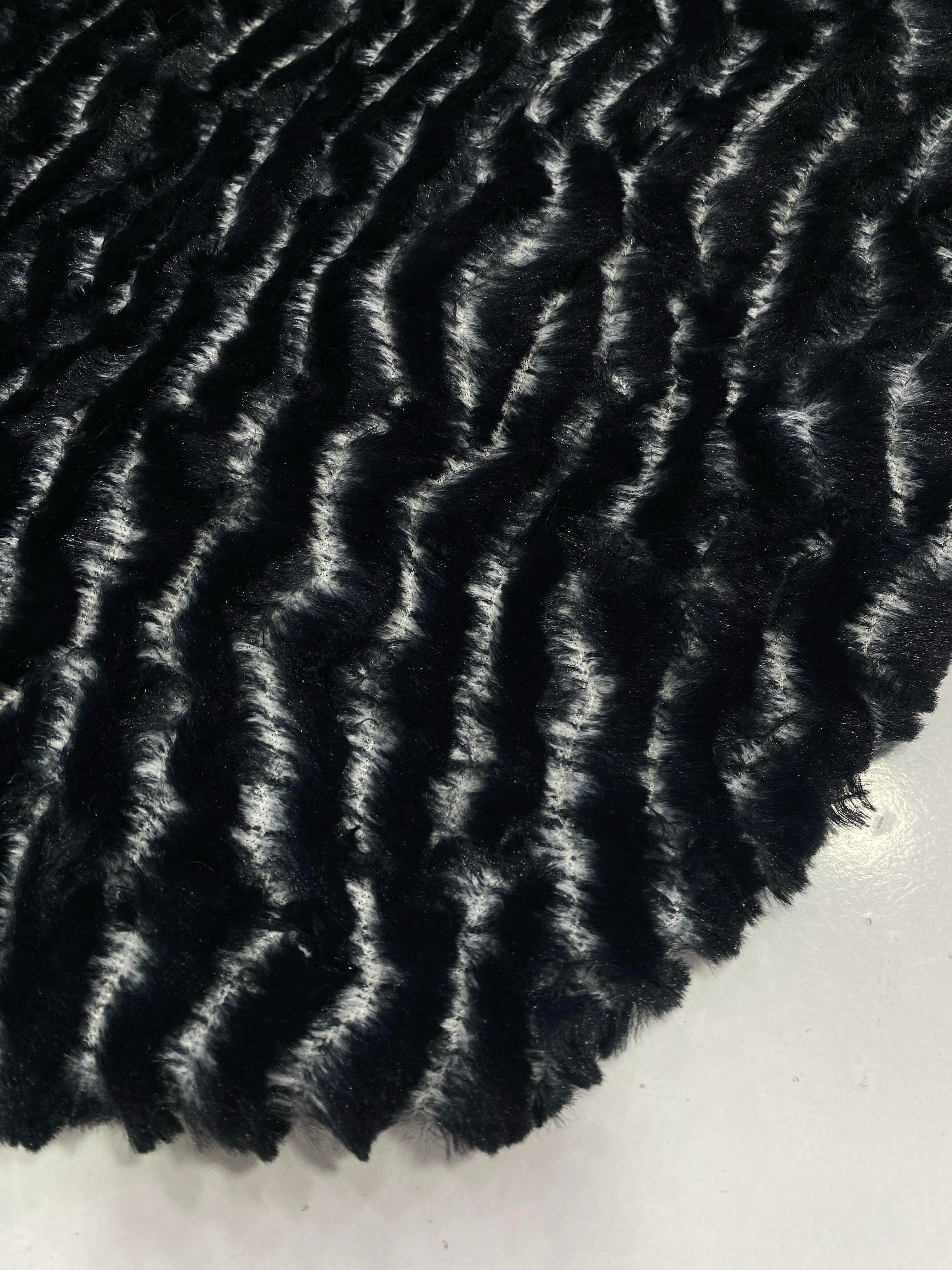 Zigzag Desenli Peluş Kumaş