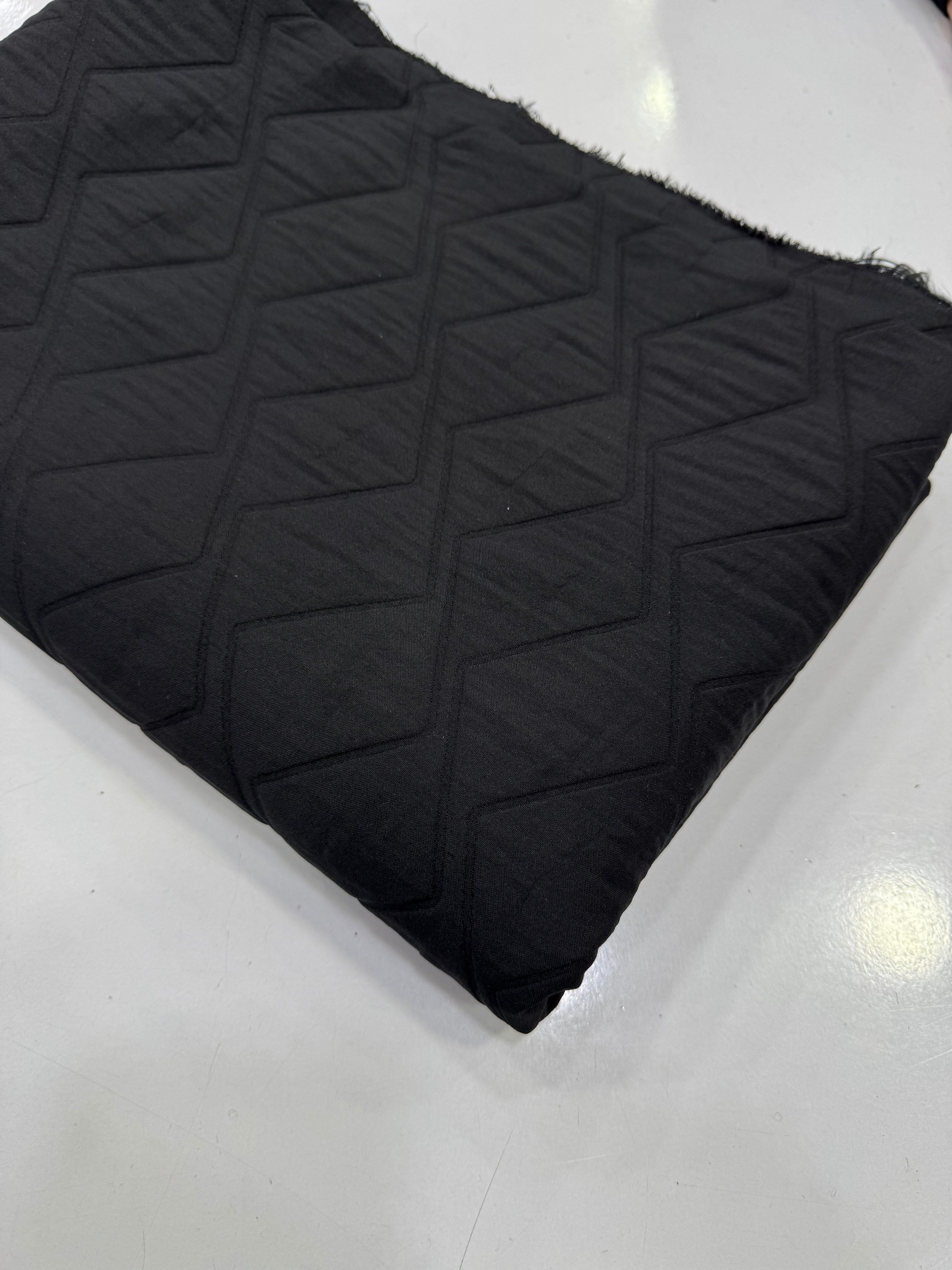 Zigzag Dokuma Kapitone Kumaş Siyah