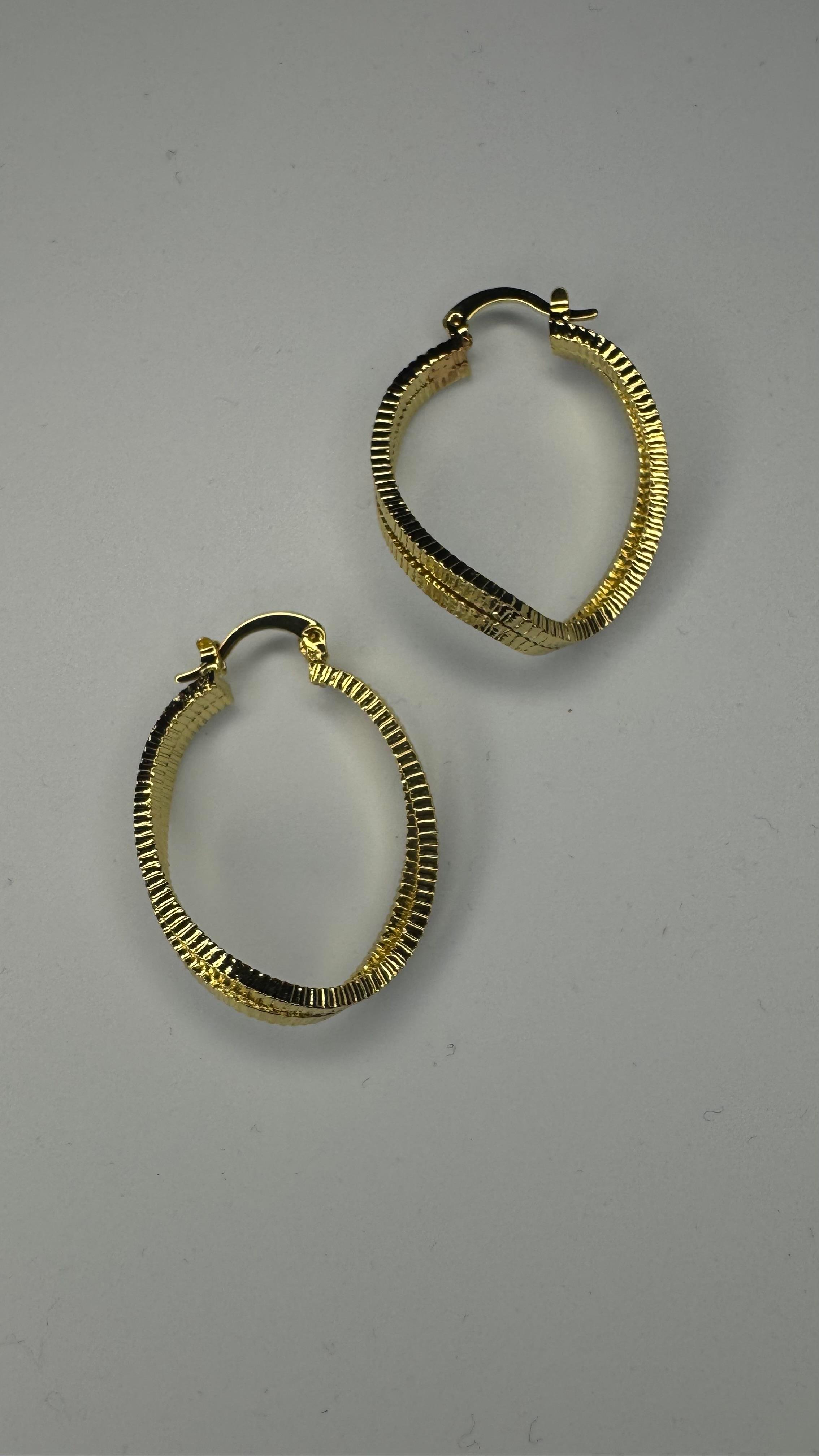 GOLD KAPLAMA KIVRIMLI SARKIT OVAL KÜPE 