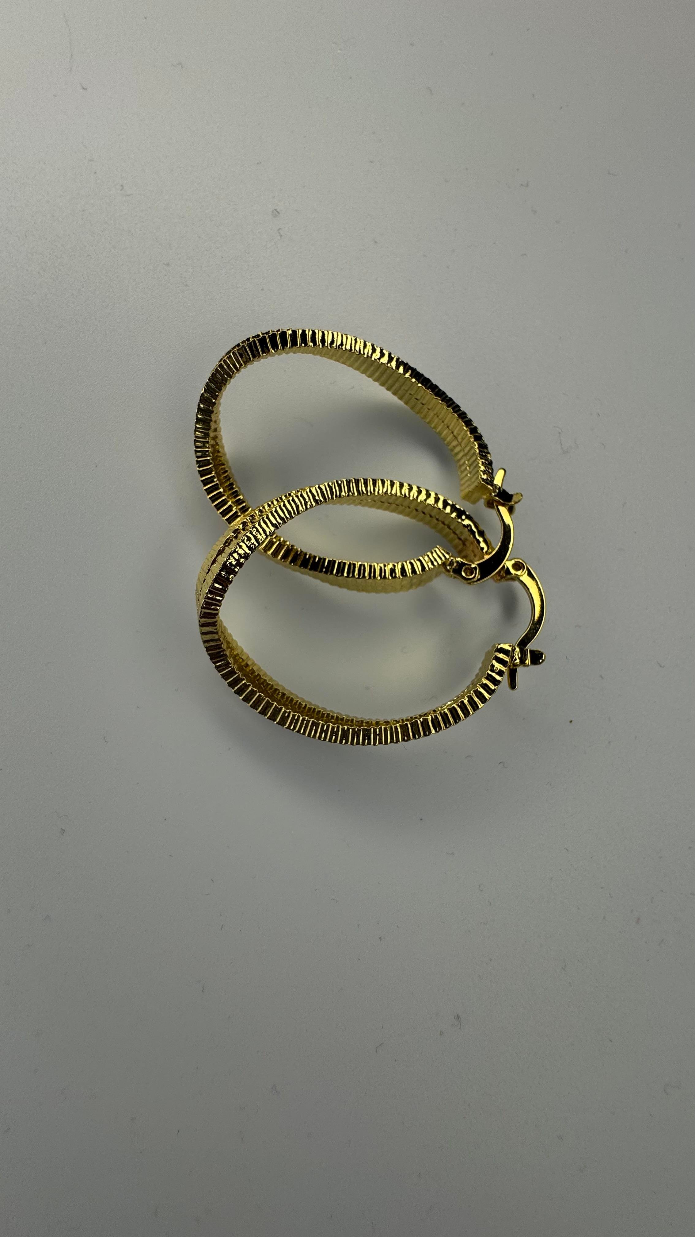 GOLD KAPLAMA KIVRIMLI SARKIT OVAL KÜPE 