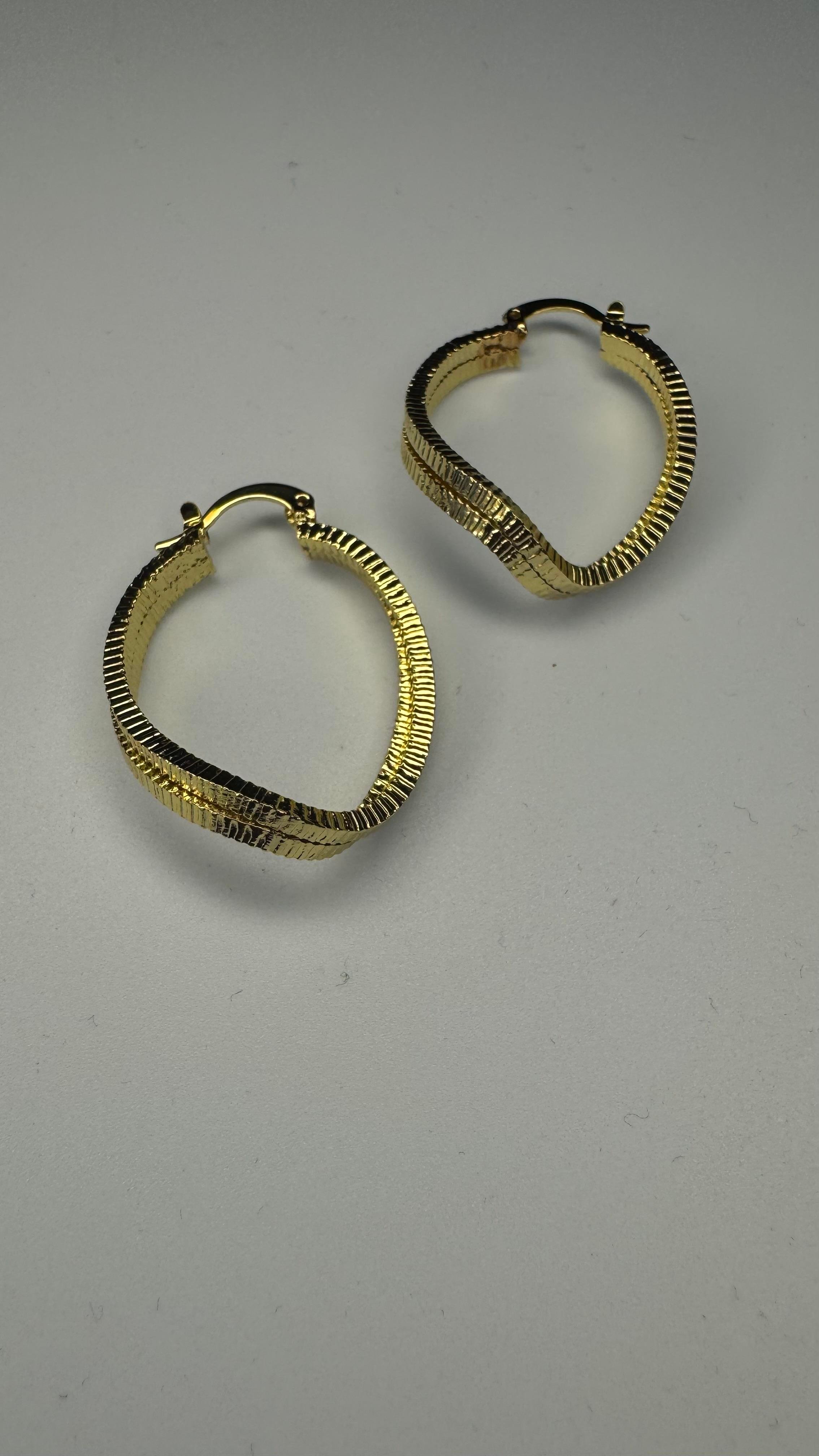GOLD KAPLAMA KIVRIMLI SARKIT OVAL KÜPE 