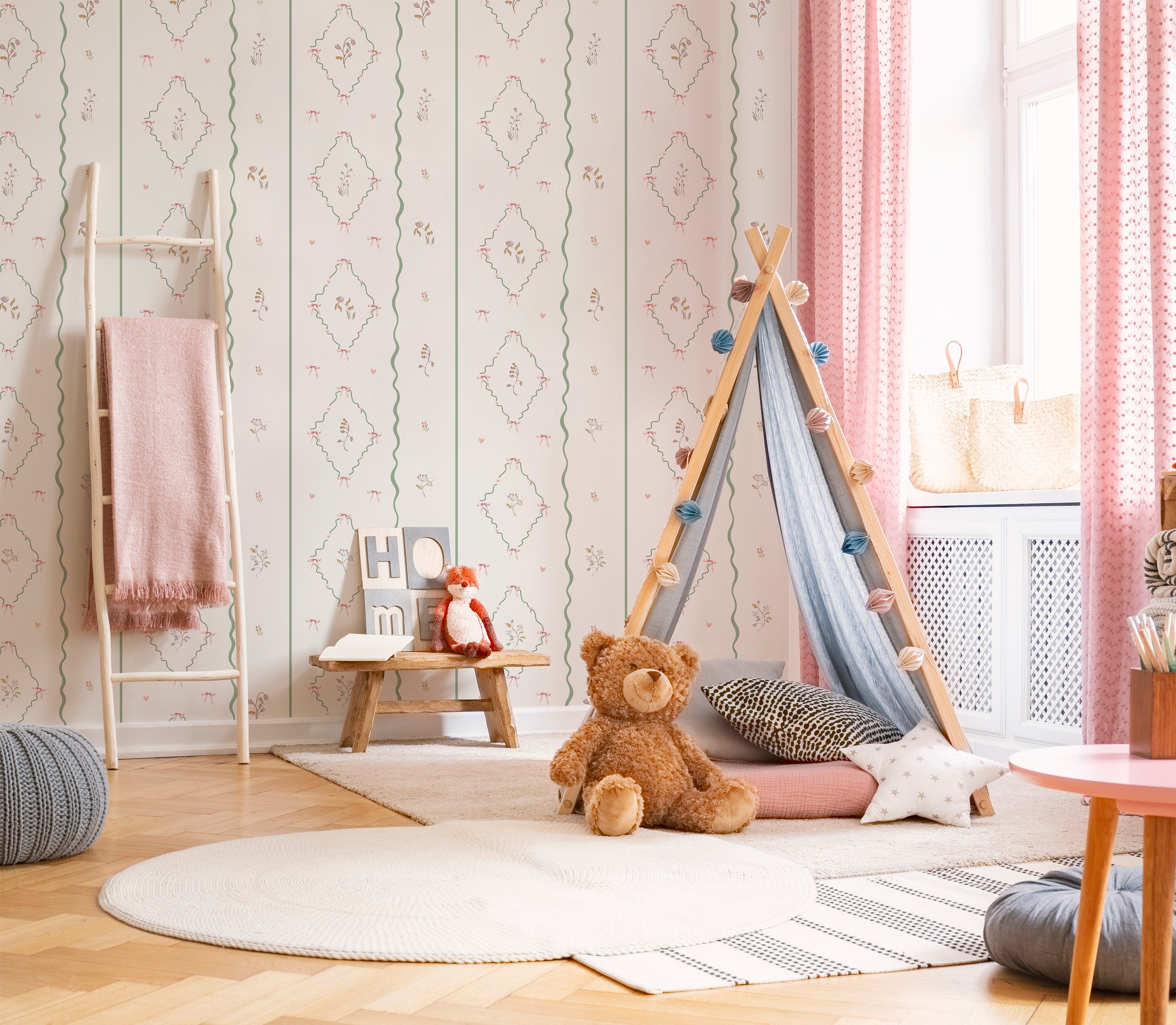 Dalgalı Yeşil Şeritler ve Mini Fiyonklar Çiçekli Zarif Tasarım Bebek & Çocuk Odası Duvar Kağıdı