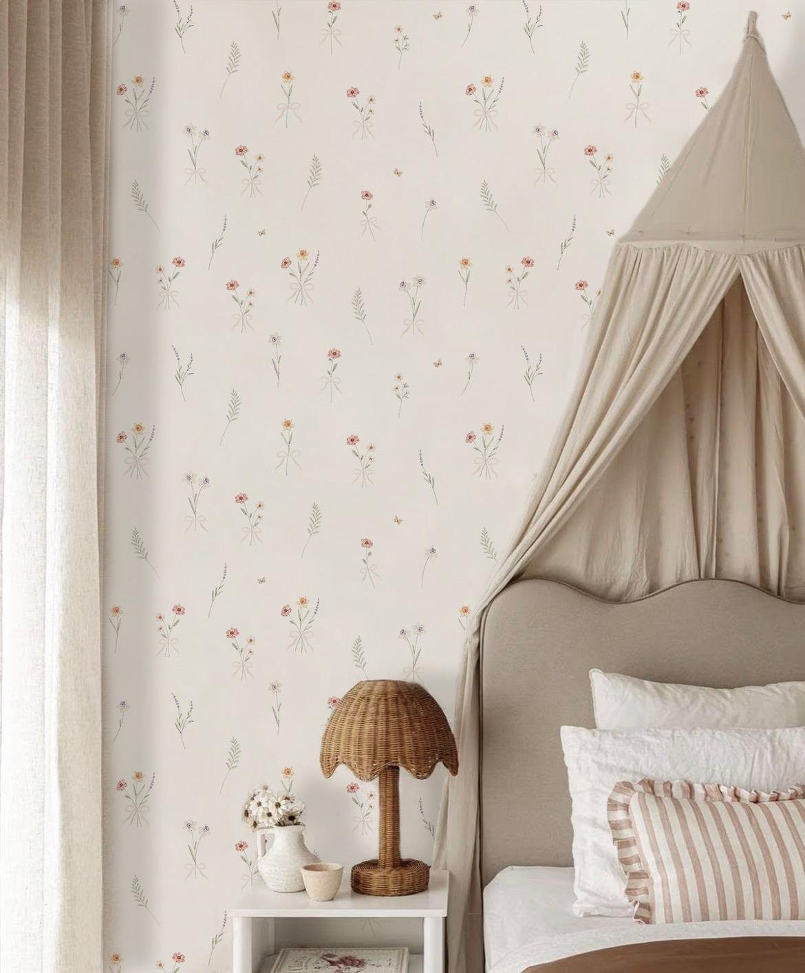 Fiyonklu Soft Yalın Çiçekler Bebek & Çocuk Odası Duvar Kağıdı