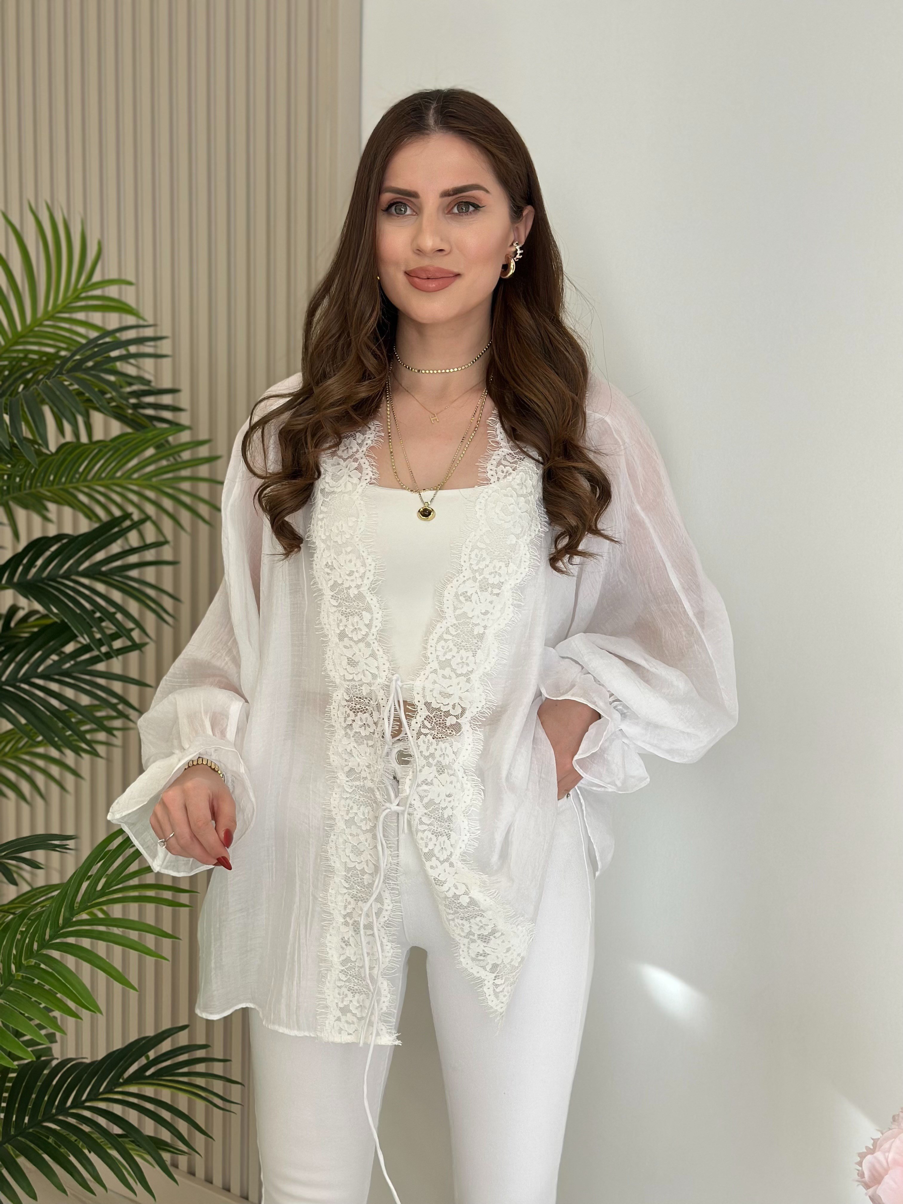 Güpür Detaylı Bağcıklı Oversıze Bluz Beyaz