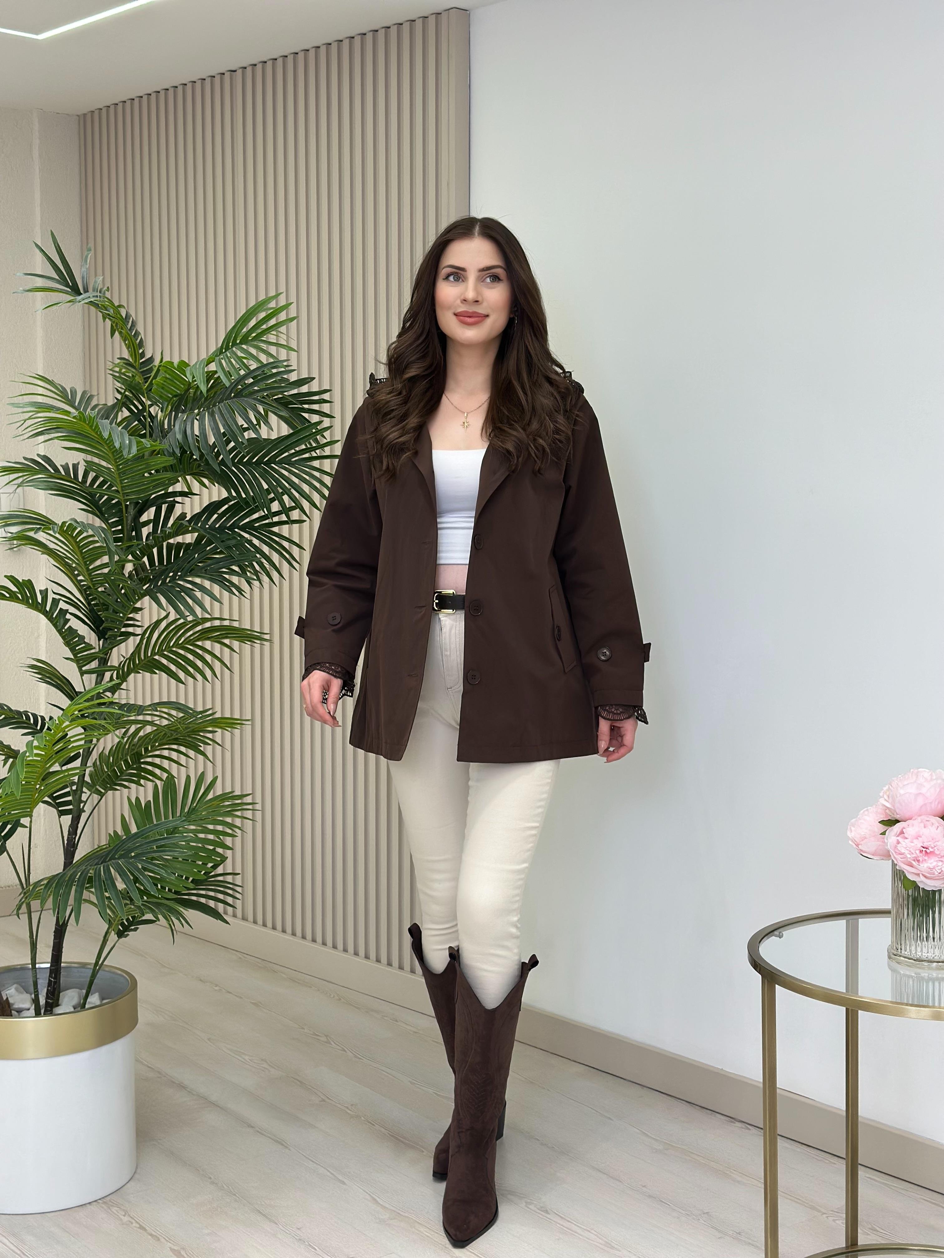 Güpür Detaylı Kapşonlu Trençkot Kahve