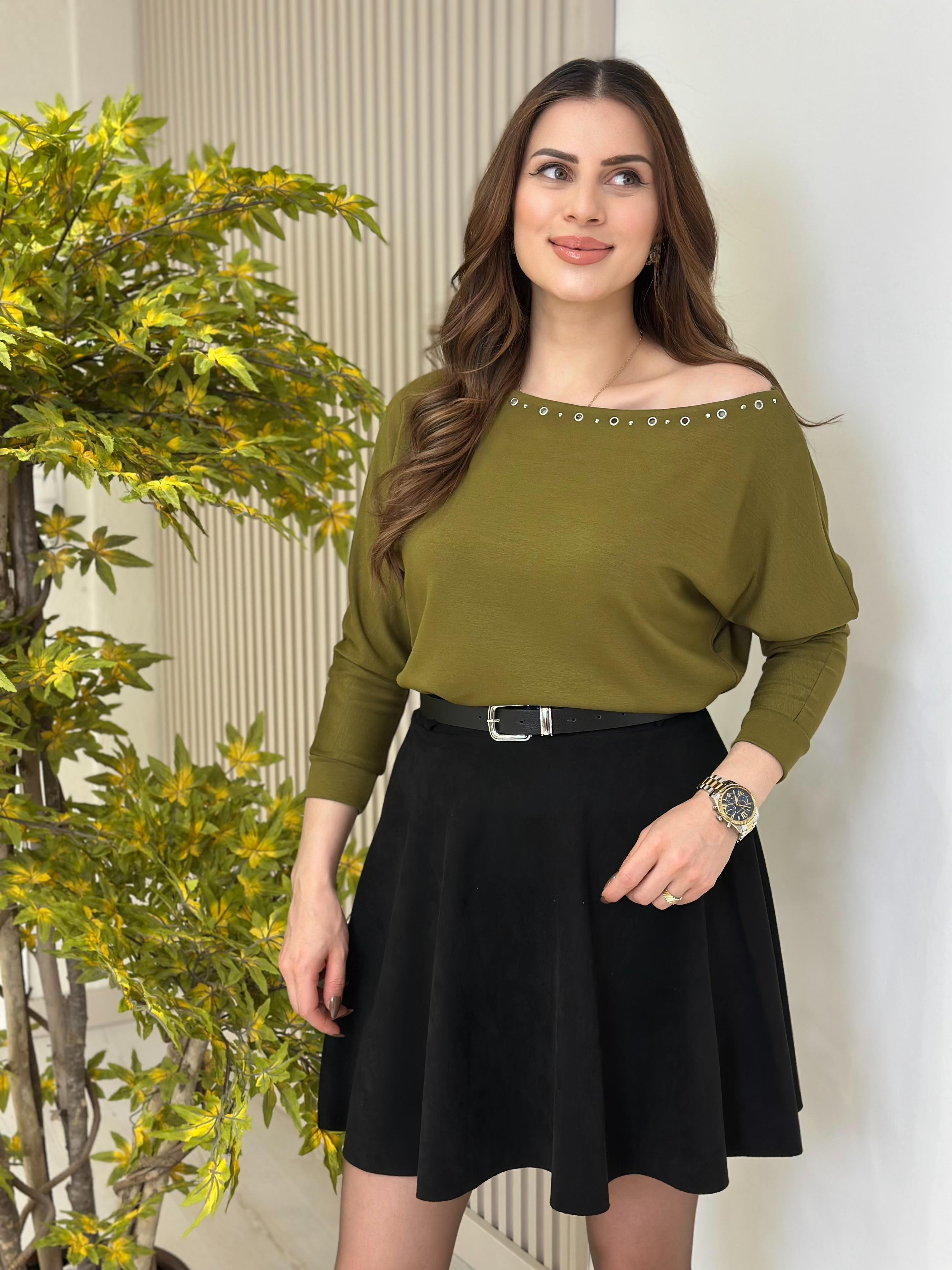 Kayık Yaka Kuşgözü Detaylı Modal Kumaş Bluz Yağ Yeşili