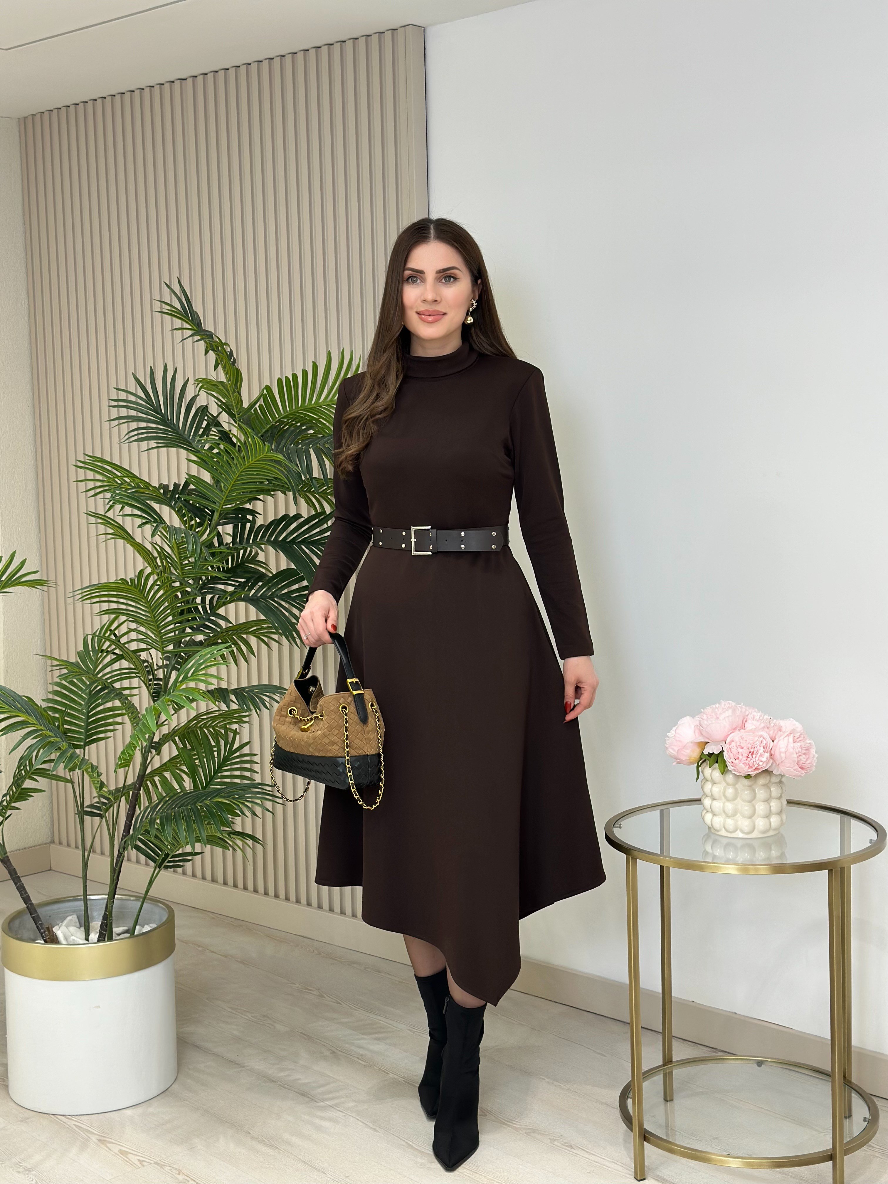 Kemerli Dik Yaka Vatkalı Asimetrik Kesim Elbise Kahve