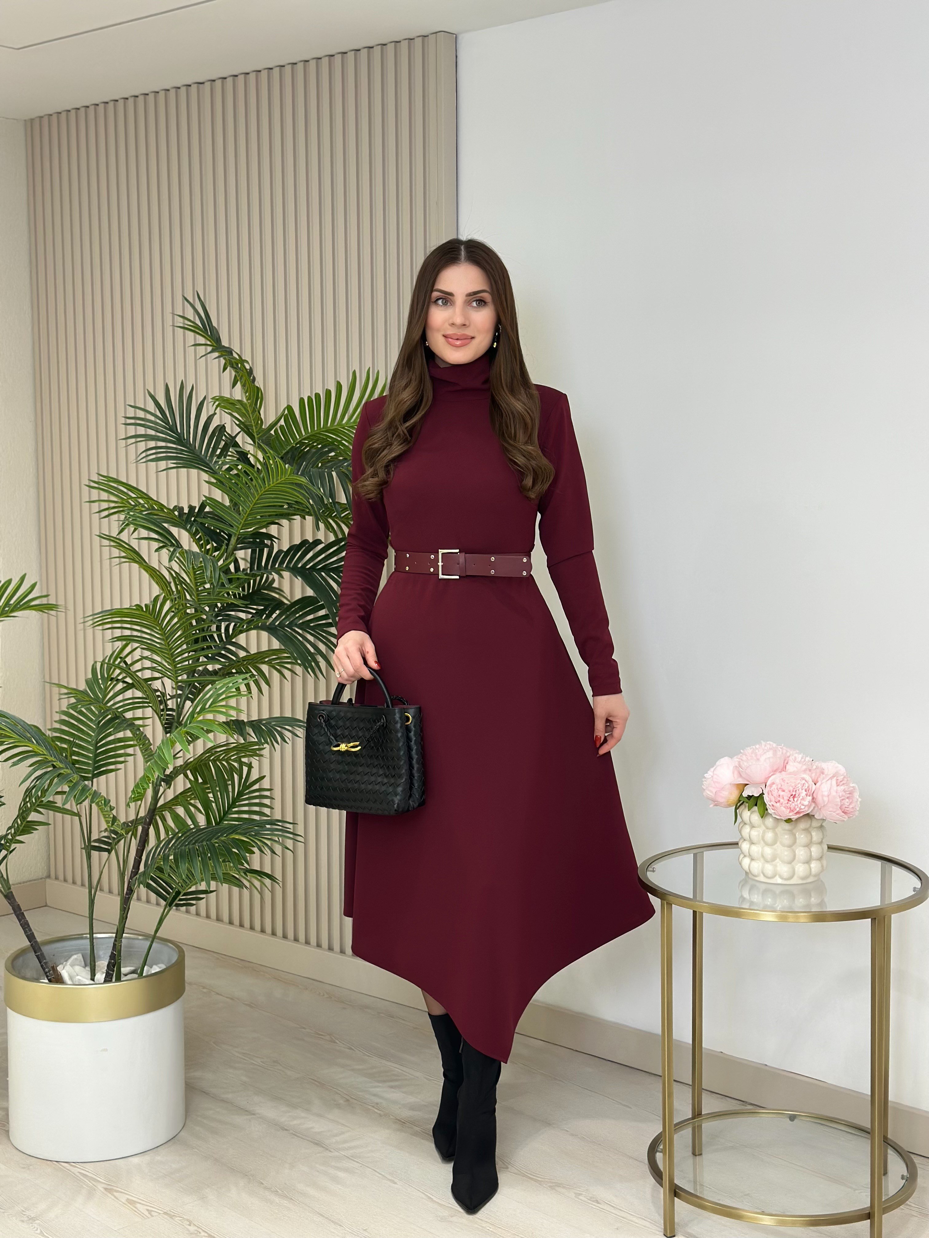 Kemerli Dik Yaka Vatkalı Asimetrik Kesim Elbise Bordo