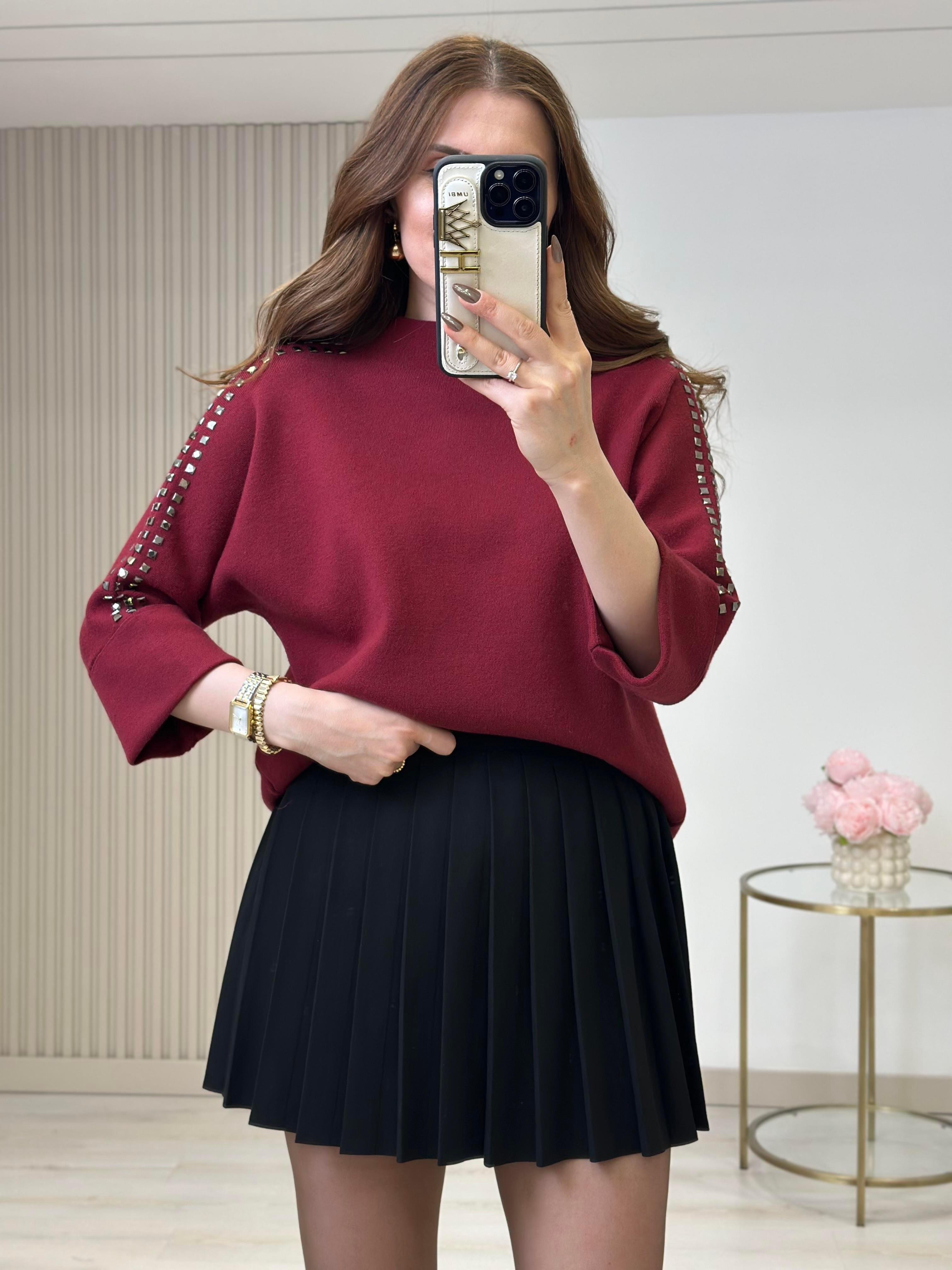 Kolları Taşlı Dik Yaka Çelik Örme Kazak Bordo