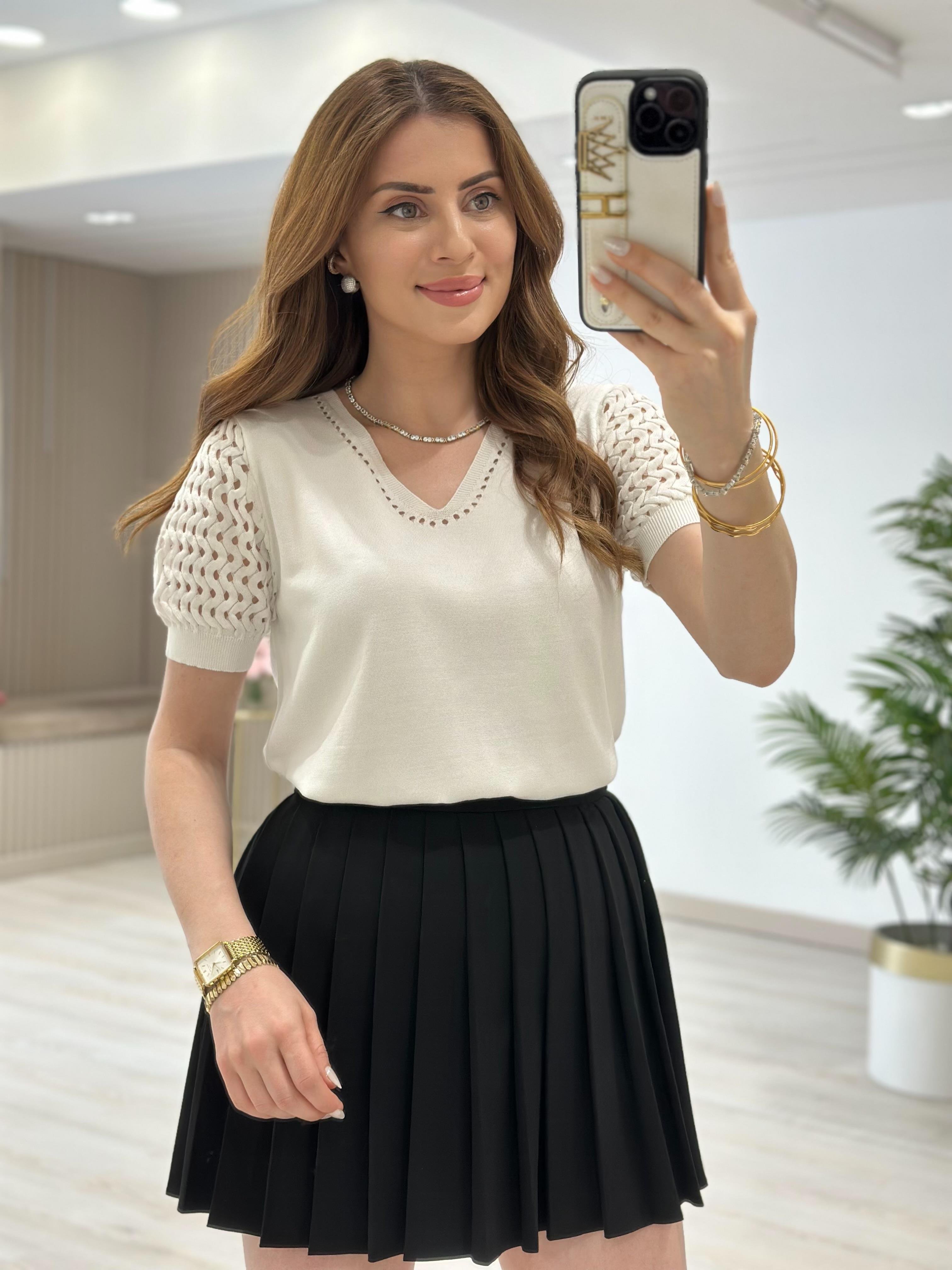 Kolları Yakası Ajurlu Rahat Kalıp Triko Bluz Beyaz