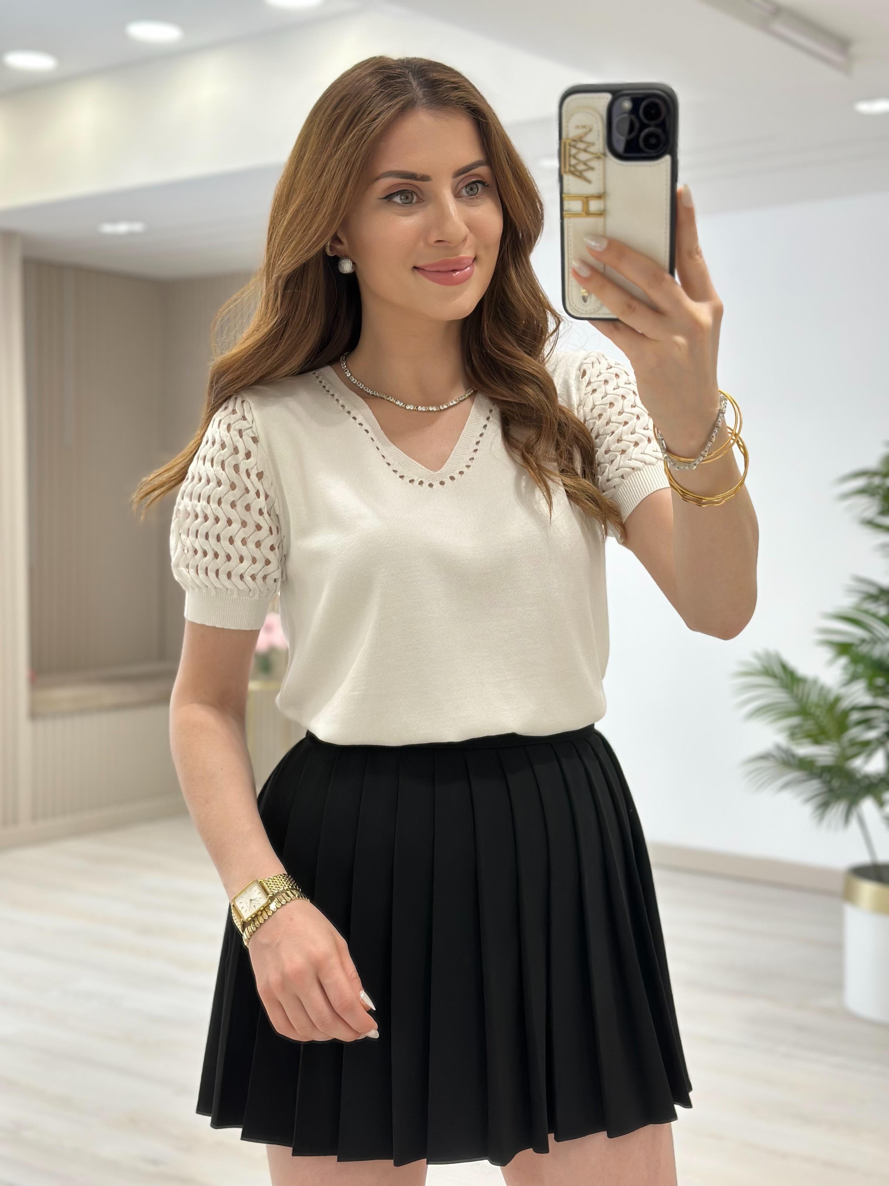 Kolları Yakası Ajurlu Rahat Kalıp Triko Bluz Beyaz