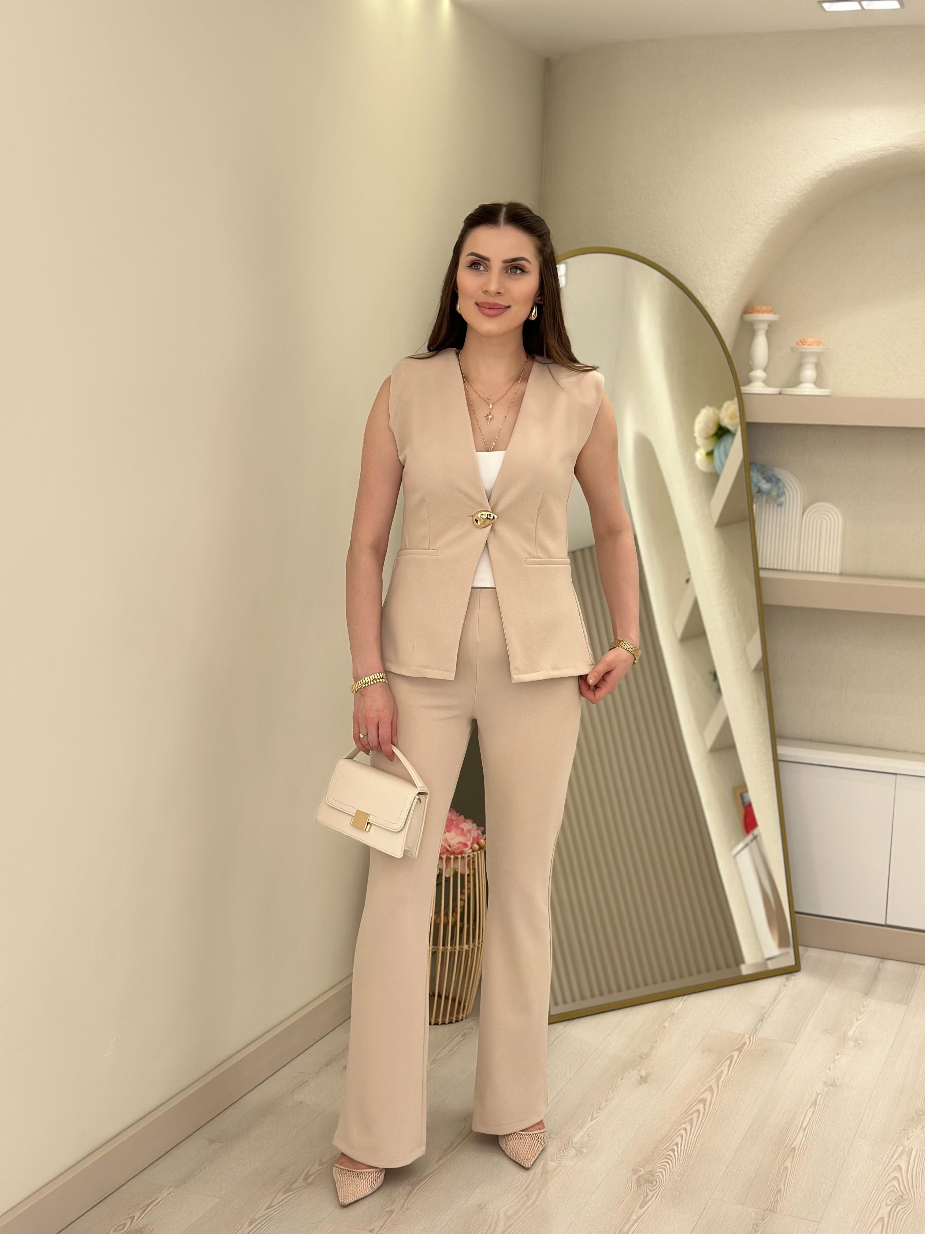 Likralı Krep Kumaş Gold Düğmeli Yelekli Takım Bej