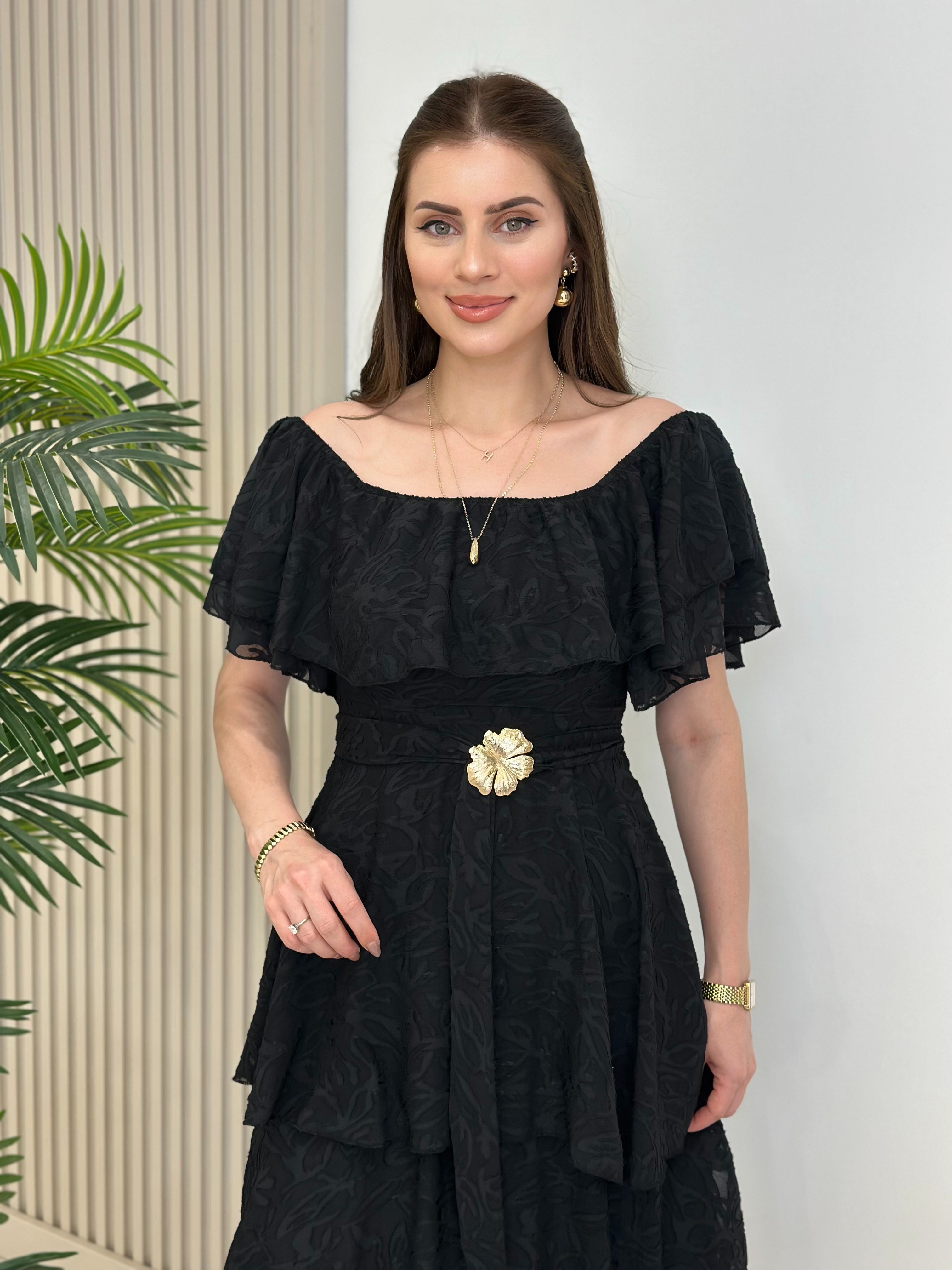 Madonna Yaka Kat Kat Brode Elbise Siyah