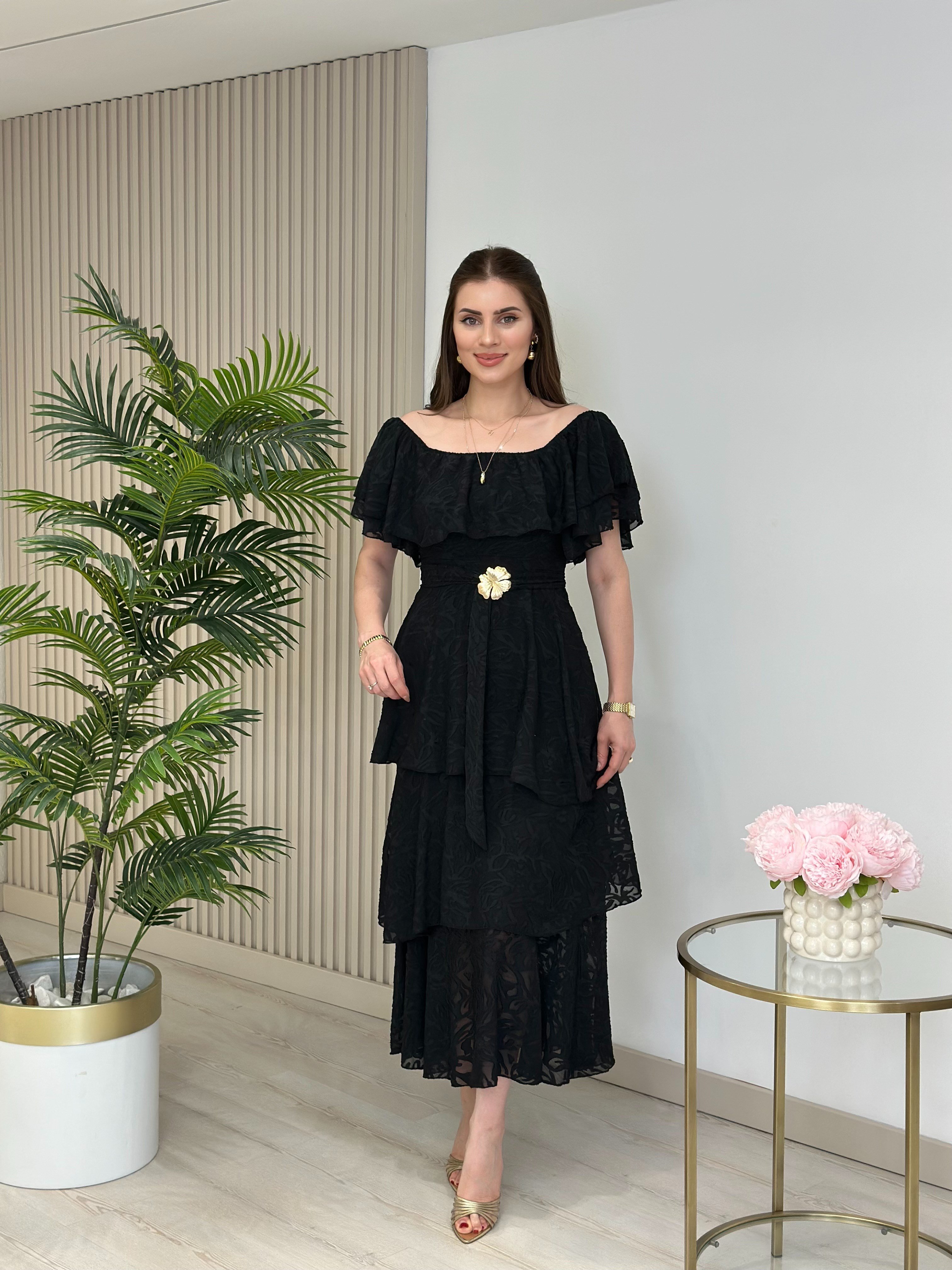 Madonna Yaka Kat Kat Brode Elbise Siyah