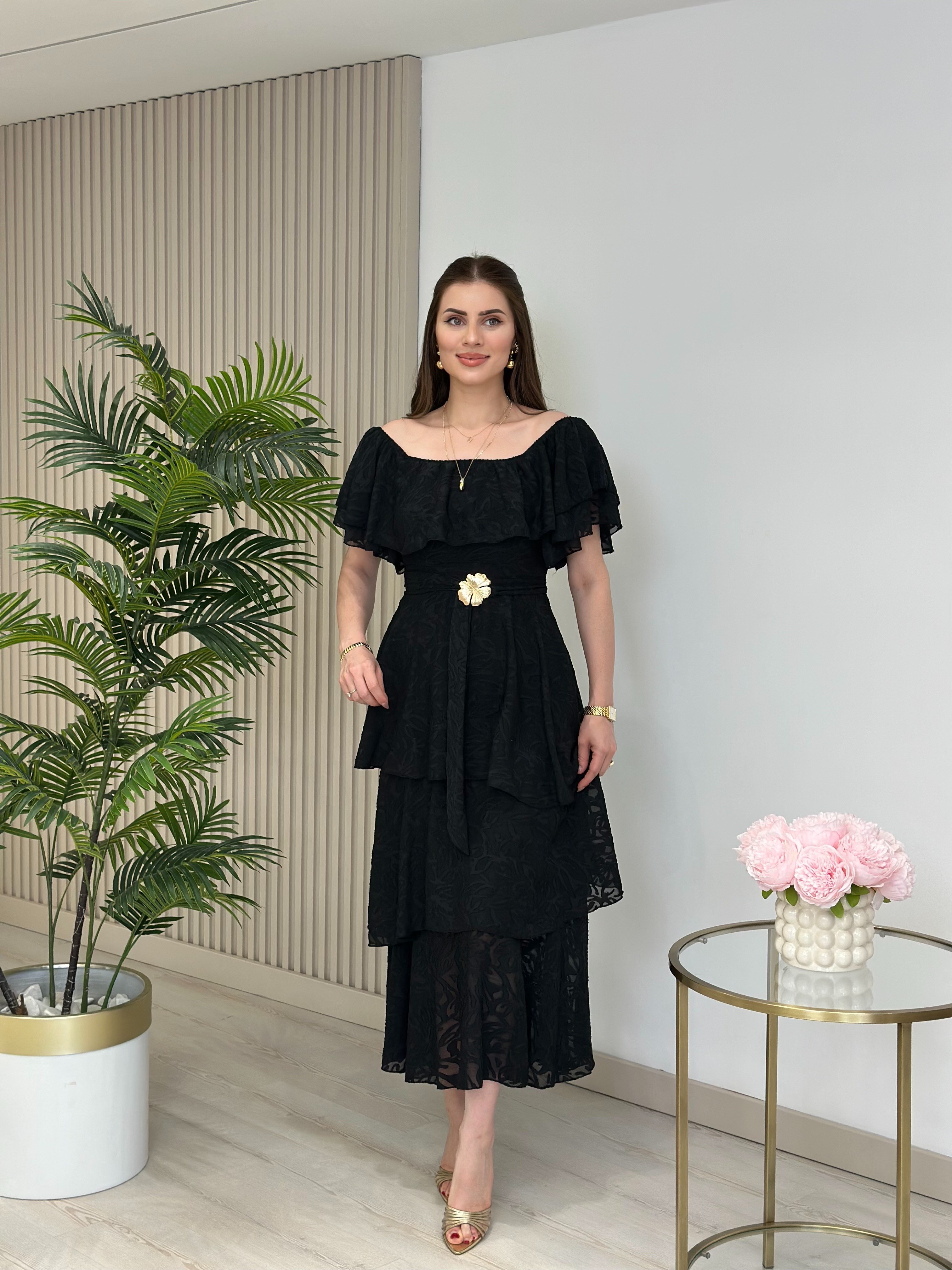 Madonna Yaka Kat Kat Brode Elbise Siyah
