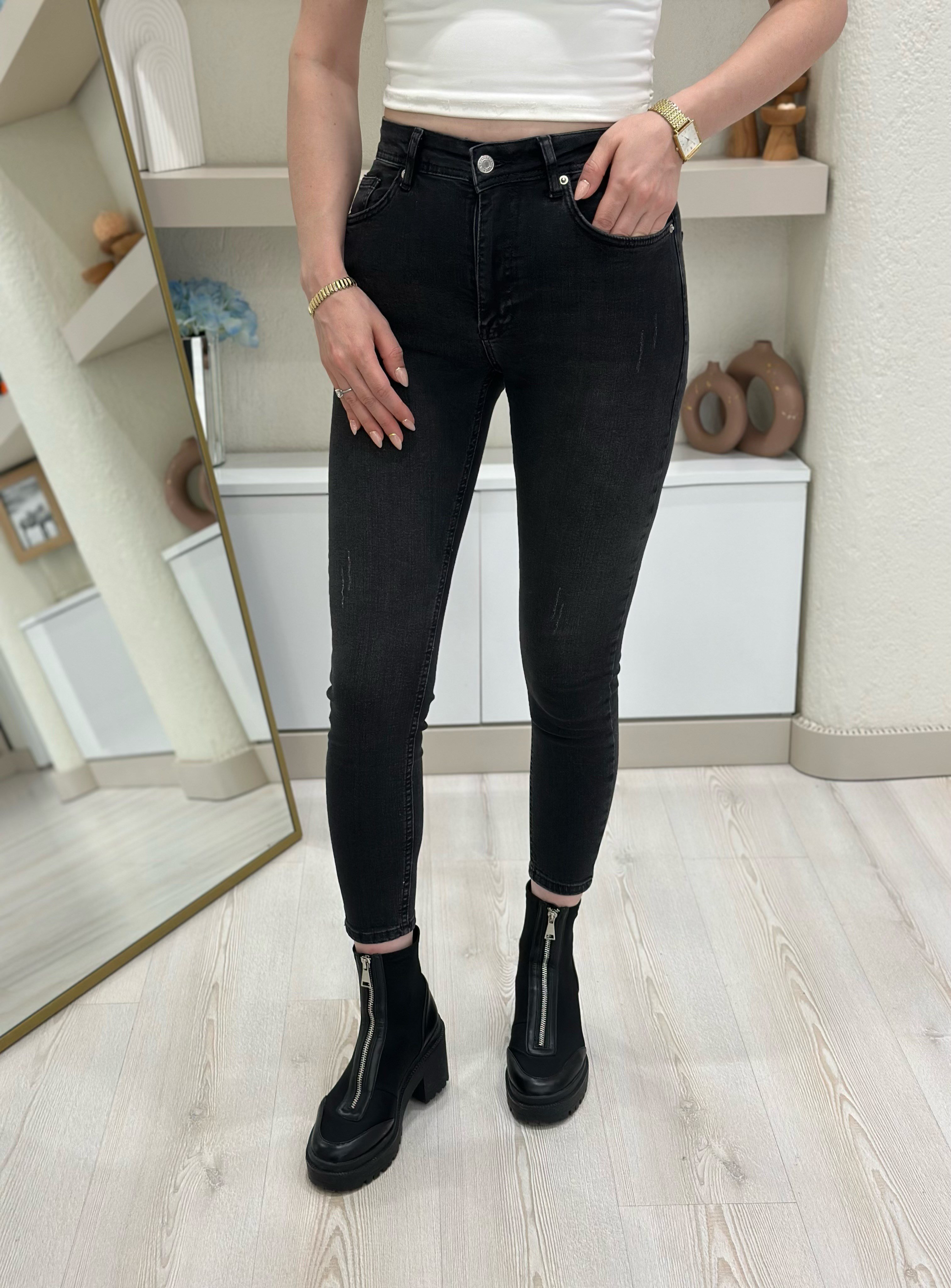 Tırnaklı Toparlayıcı Dar Paça Jean Füme