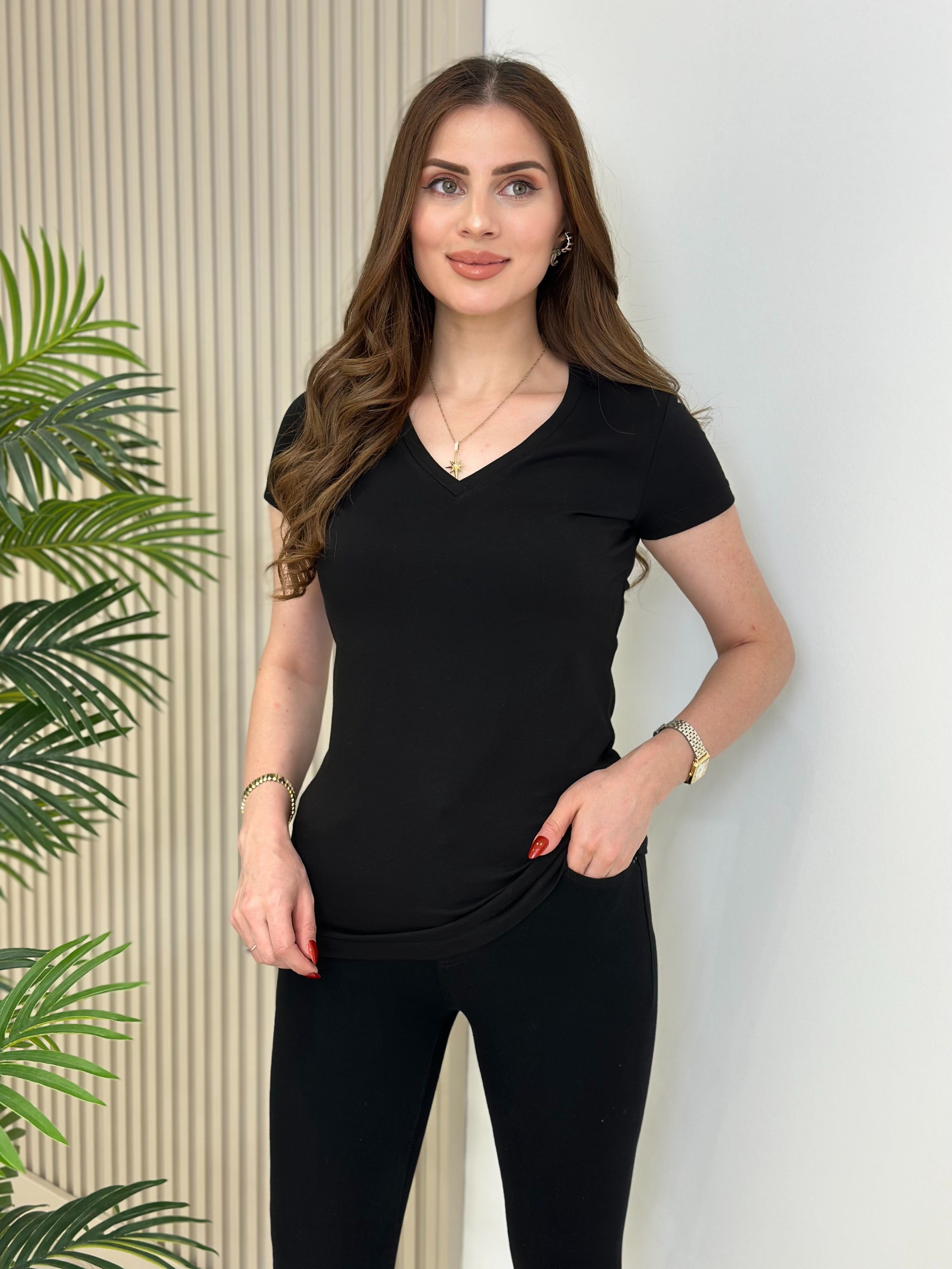 V Yaka Kısa Kollu Likralı Tshirt Siyah