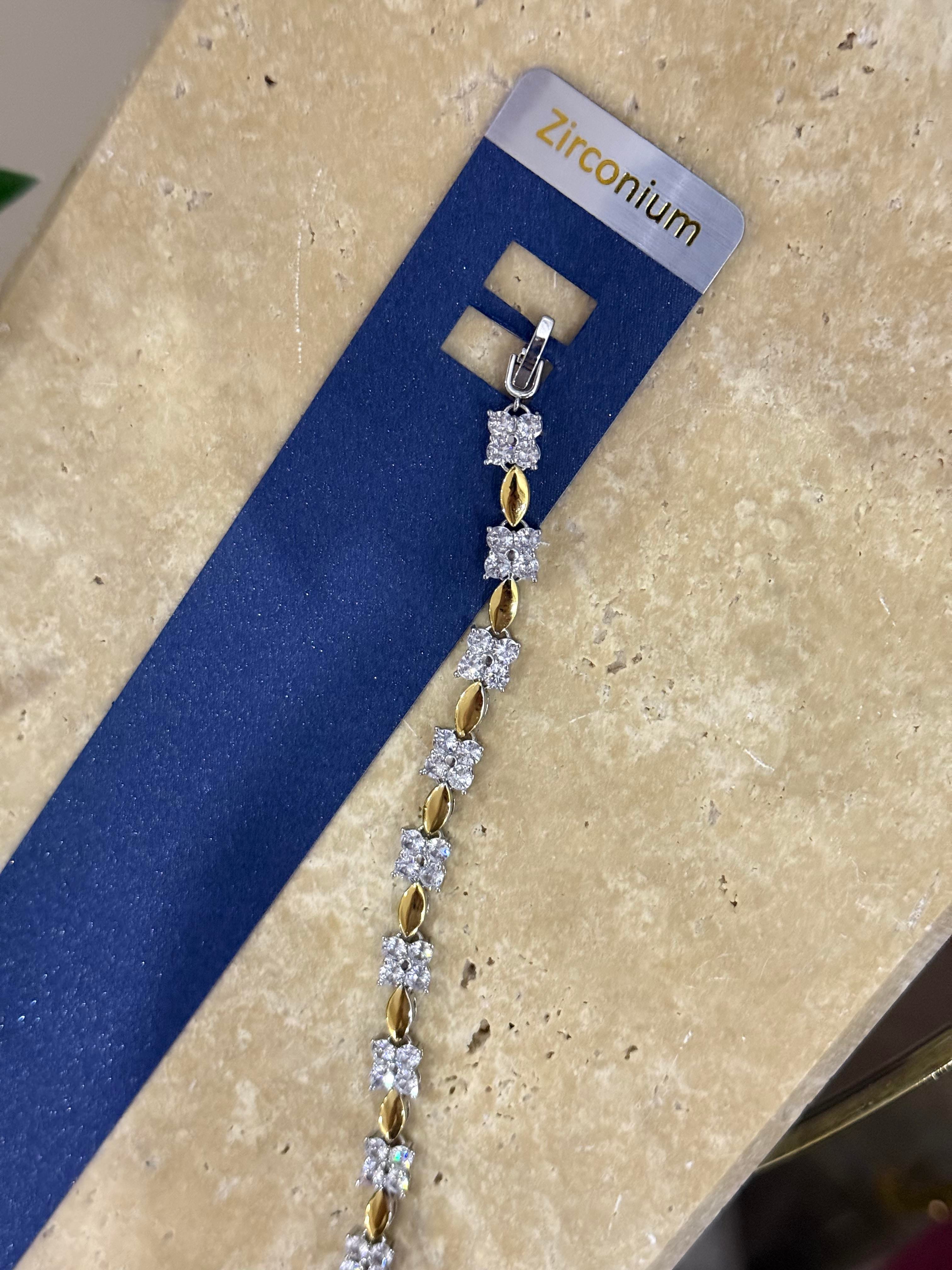 Zirconium Üçgen Taşlı Bileklik 