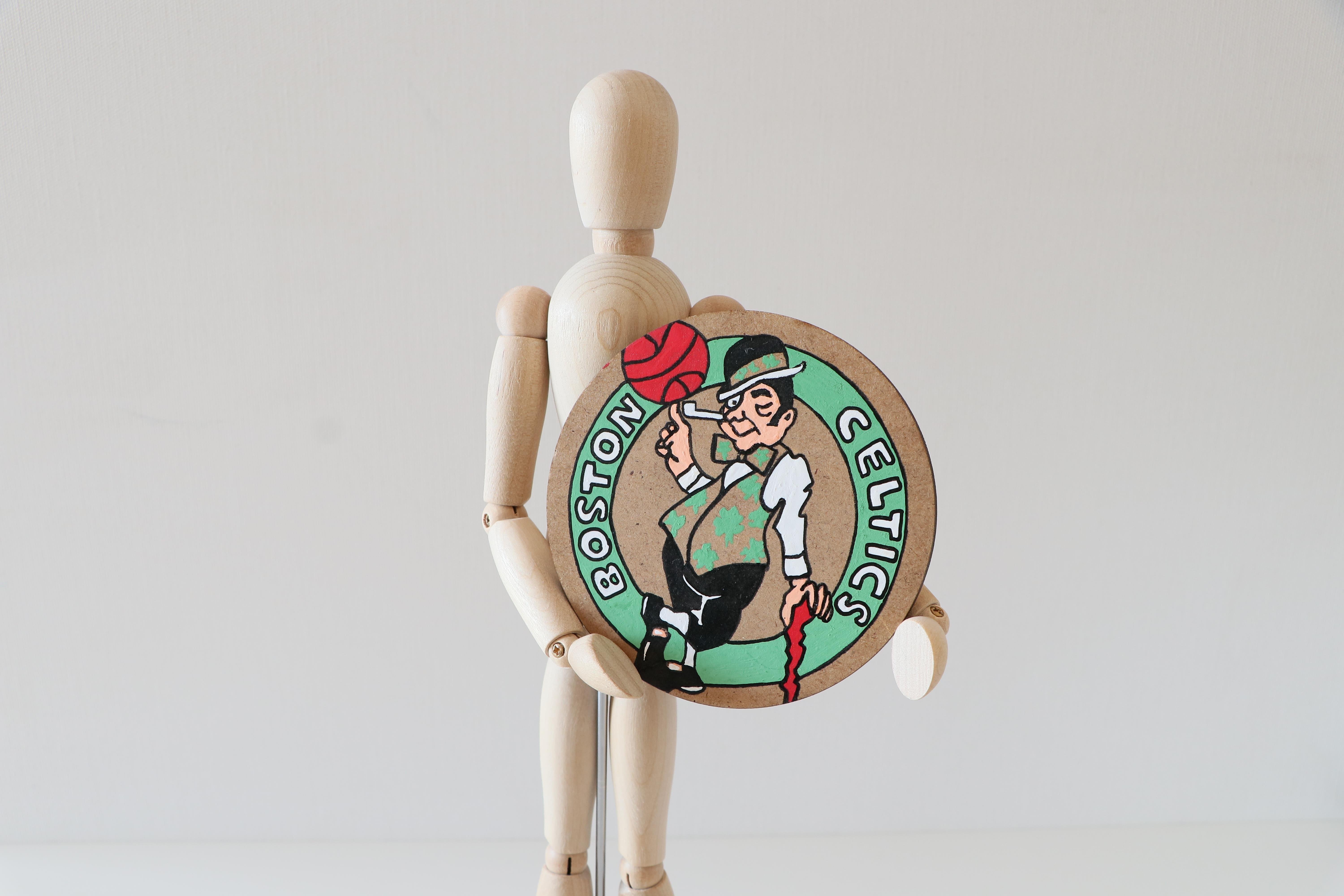 Duralit Üzerine Akrilik Boya Resim - 10 cm Çapında - Resim + Şövale Bir Arada - Basketbol Takımı: Boston Celtics