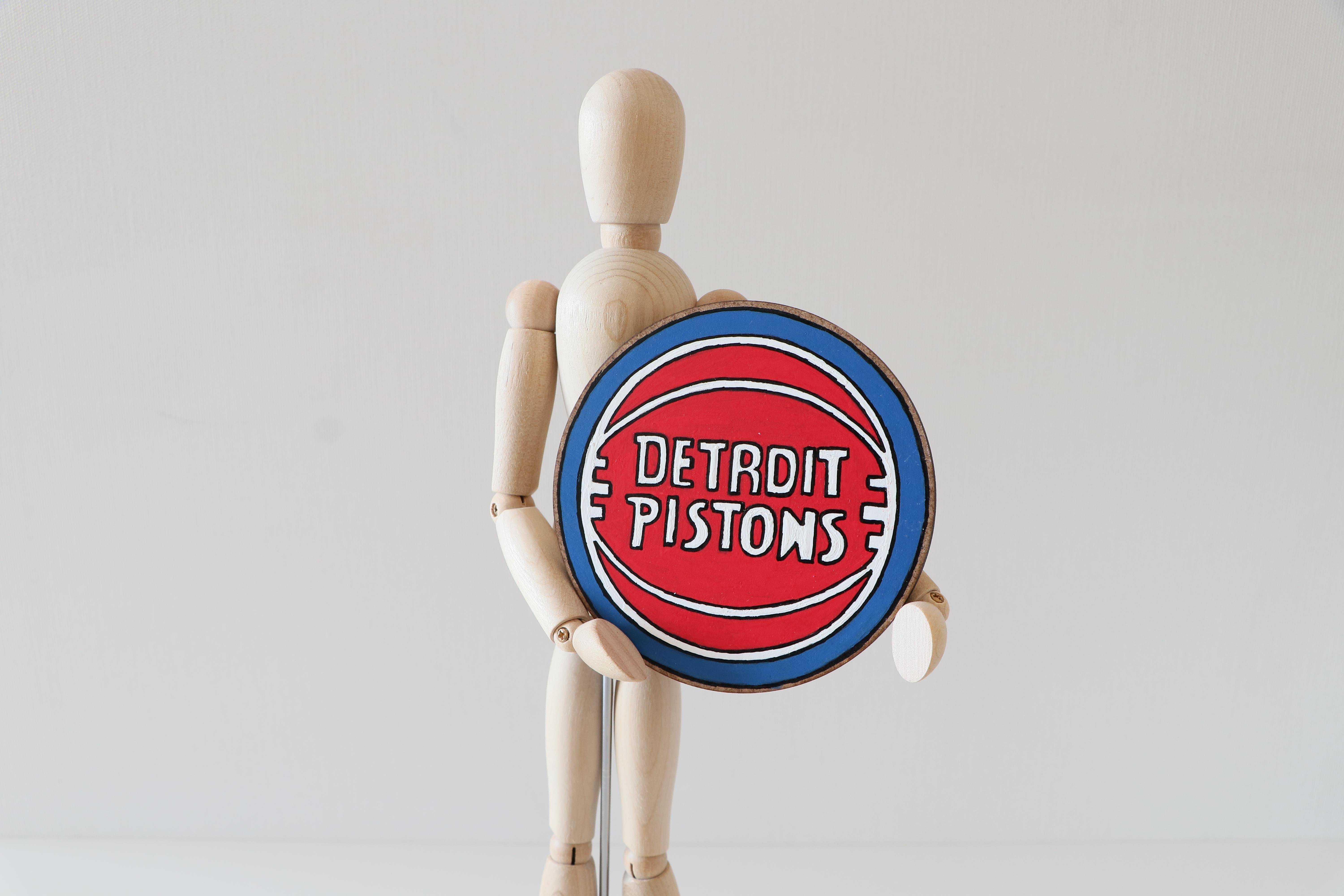 Duralit Üzerine Akrilik Boya Resim - 10 cm Çapında - Resim + Şövale Bir Arada - Basketbol Takımı: Detroit Pistons