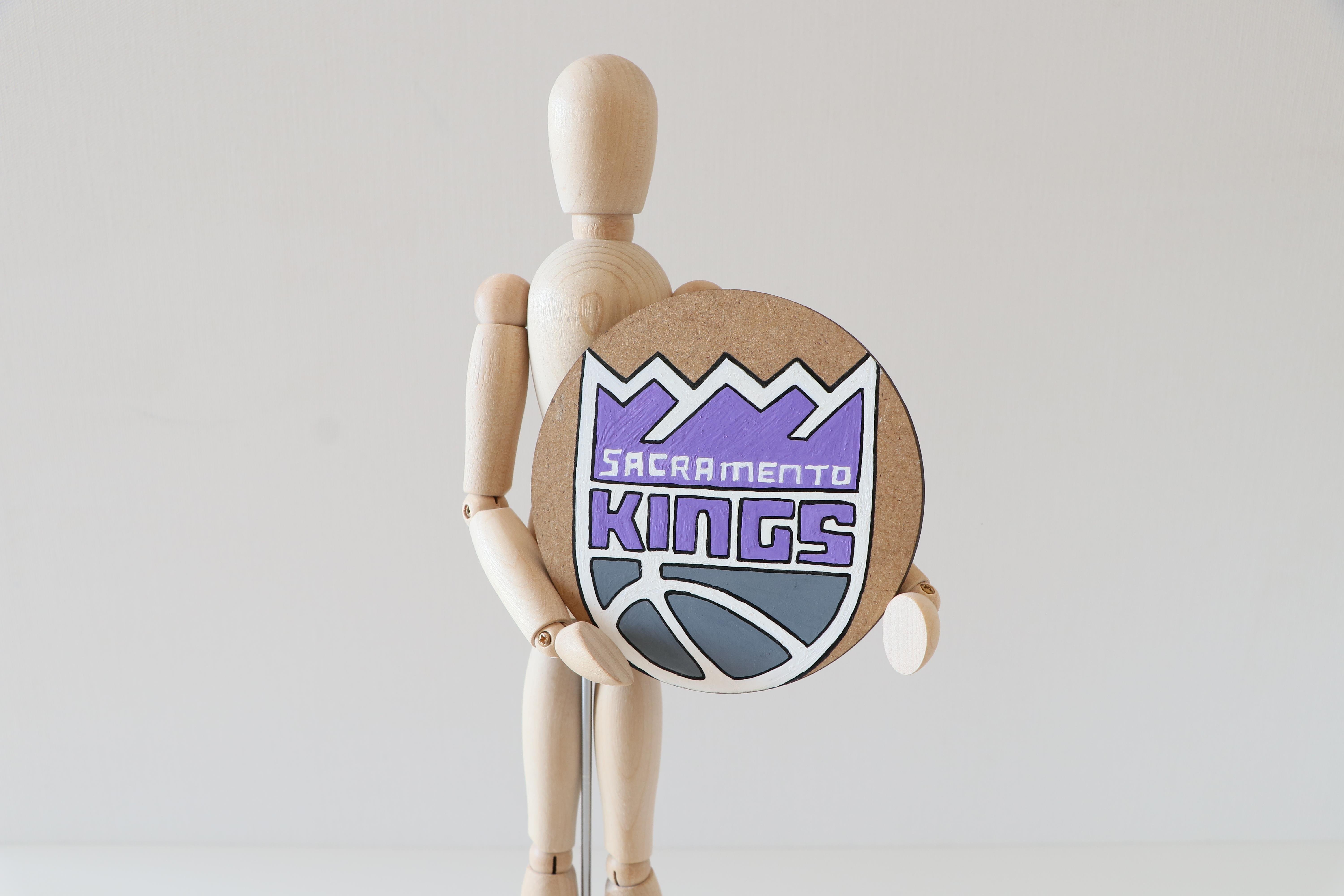 Duralit Üzerine Akrilik Boya Resim - 10 cm Çapında - Resim + Şövale Bir Arada - Basketbol Takımı: Sacramento Kings