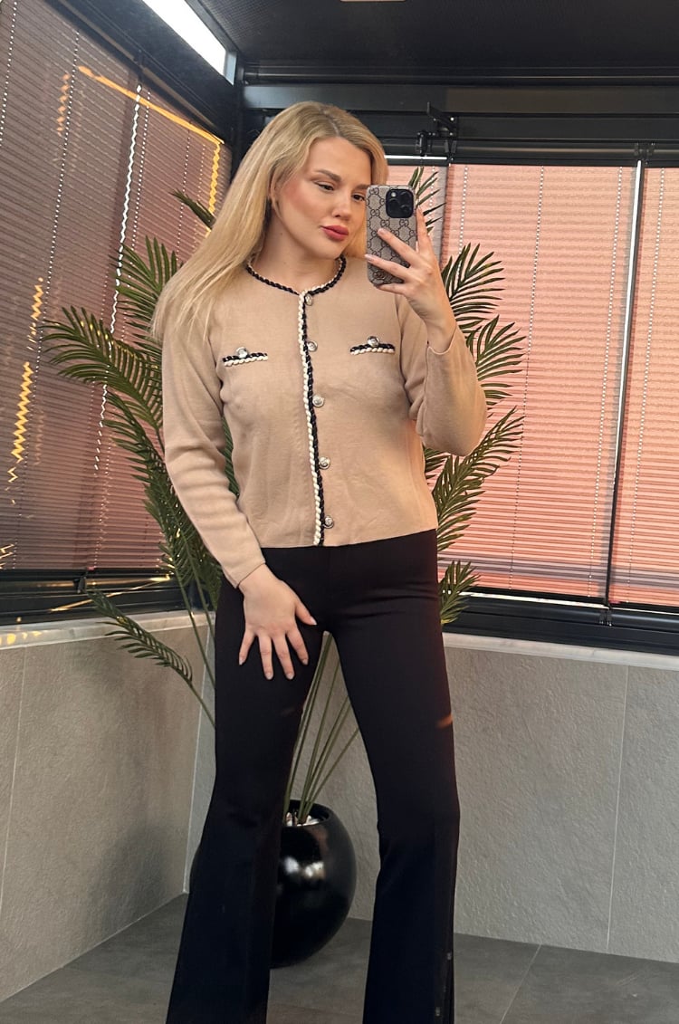 Burgu Şeritli Özel İşleme Düğmeli Camel Hırka