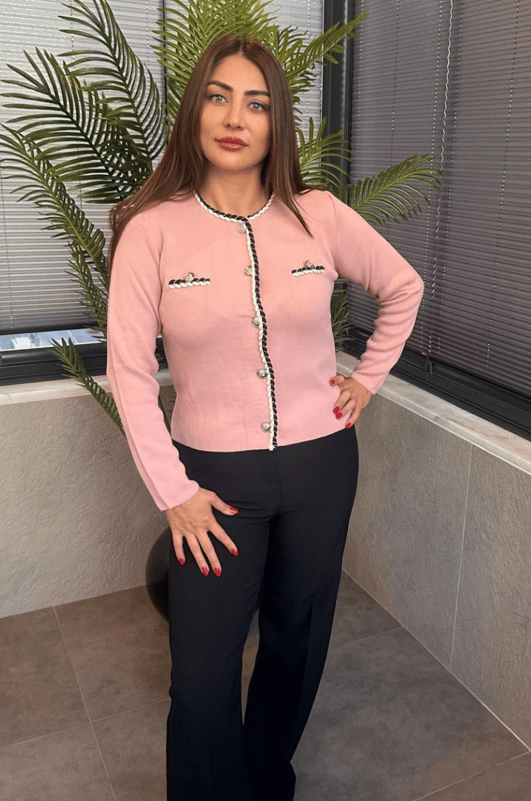 Burgu Şeritli Özel İşleme Düğmeli Pembe Hırka