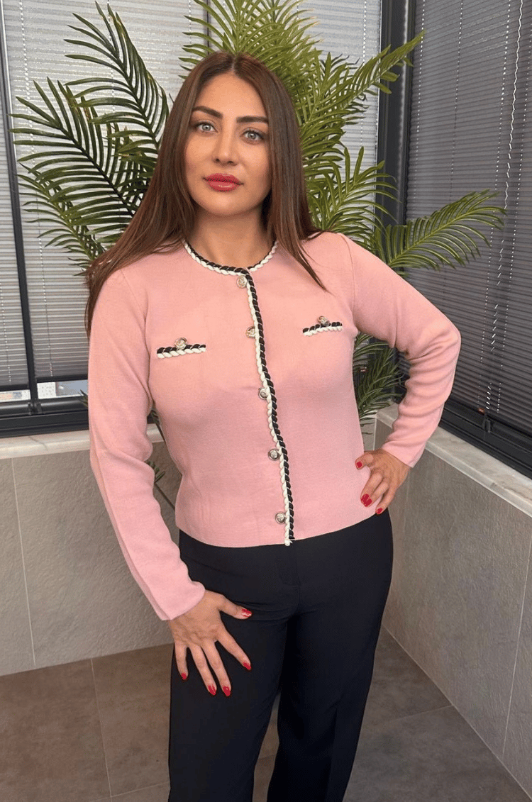 Burgu Şeritli Özel İşleme Düğmeli Pembe Hırka