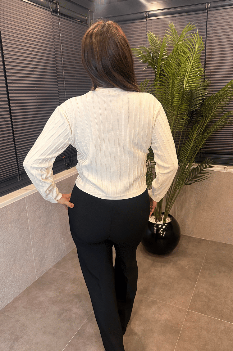 Çizgi Detaylı Ekru Triko Hırka