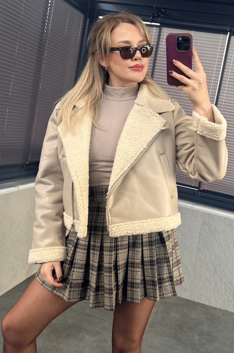 Ekru Cepli Peluş Yaka Detaylı Suni Deri Ceket