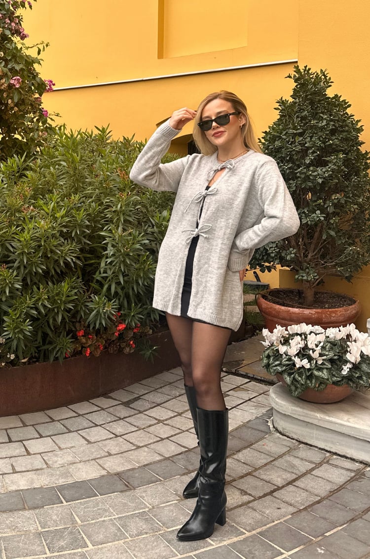 Gri Bağcık Detaylı Hırka