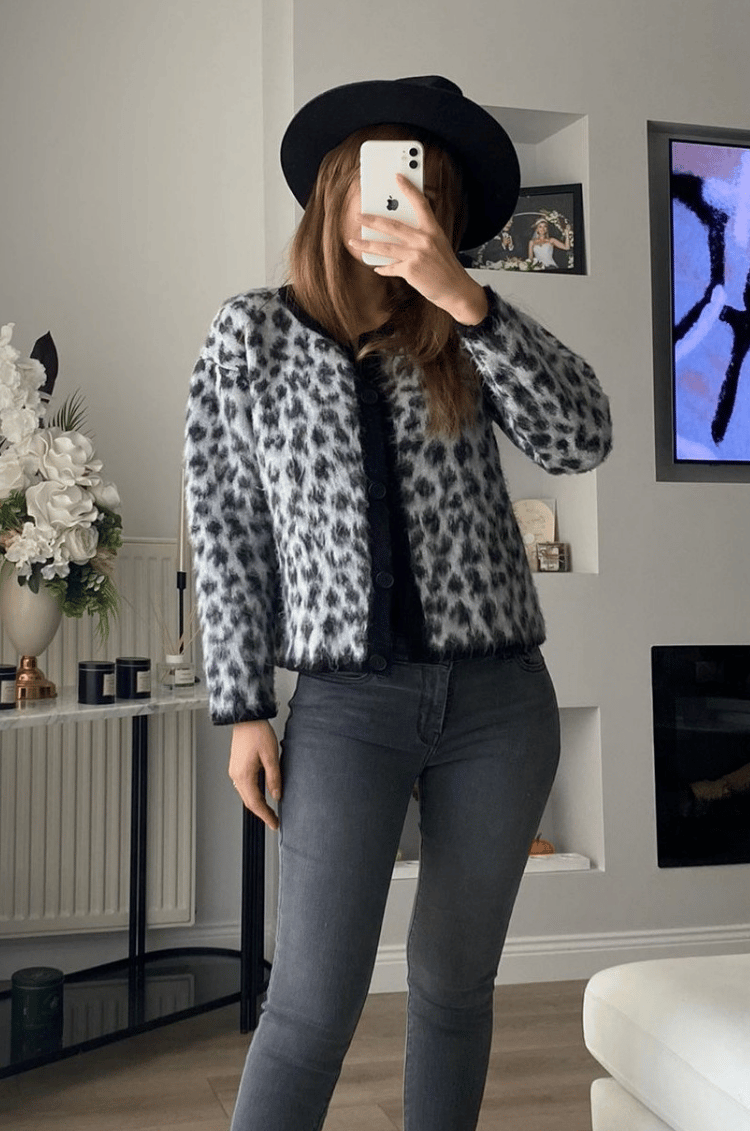 Gri Leopar Desenli Kısa Hırka