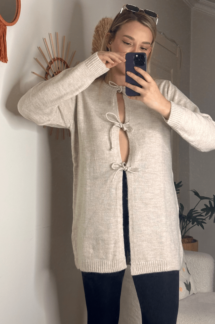 Krem Bağcık Detaylı Hırka