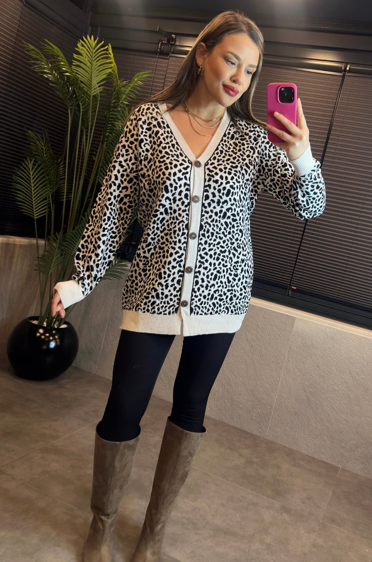 Leopar Desenli Beyaz Hırka