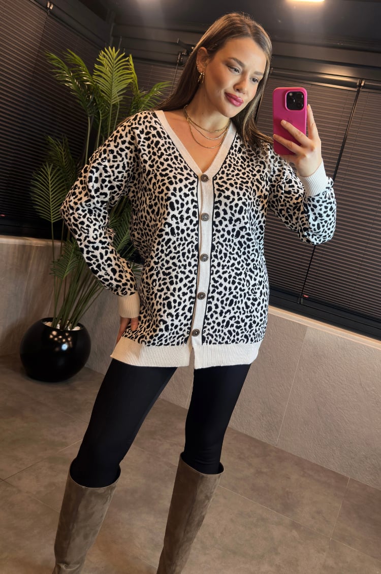 Leopar Desenli Beyaz Hırka