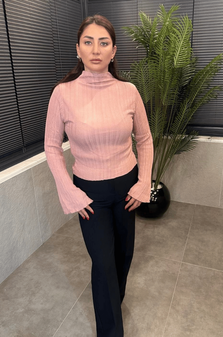 Pembe Volan Kollu Boğazlı Triko