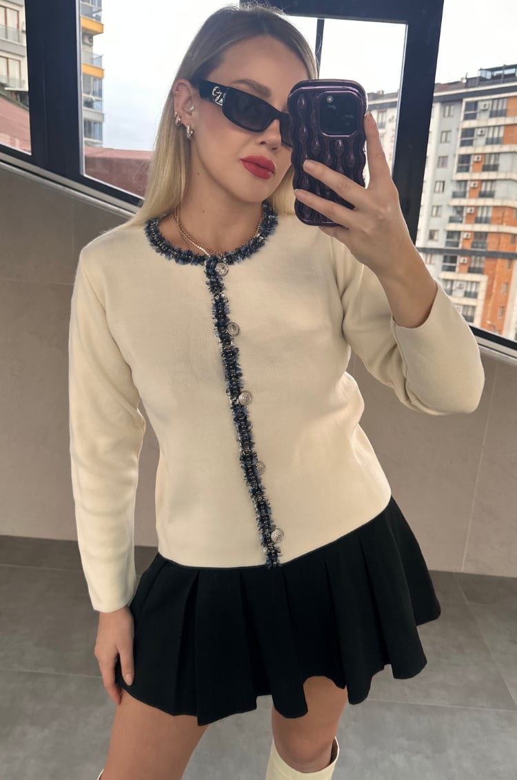 Tüvit Süslemeli Özel İşleme Düğmeli Ekru Hırka