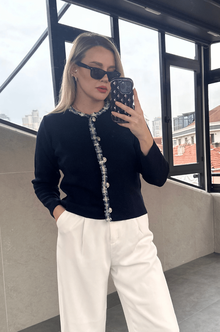 Tüvit Süslemeli Özel İşleme Düğmeli Lacivert Hırka