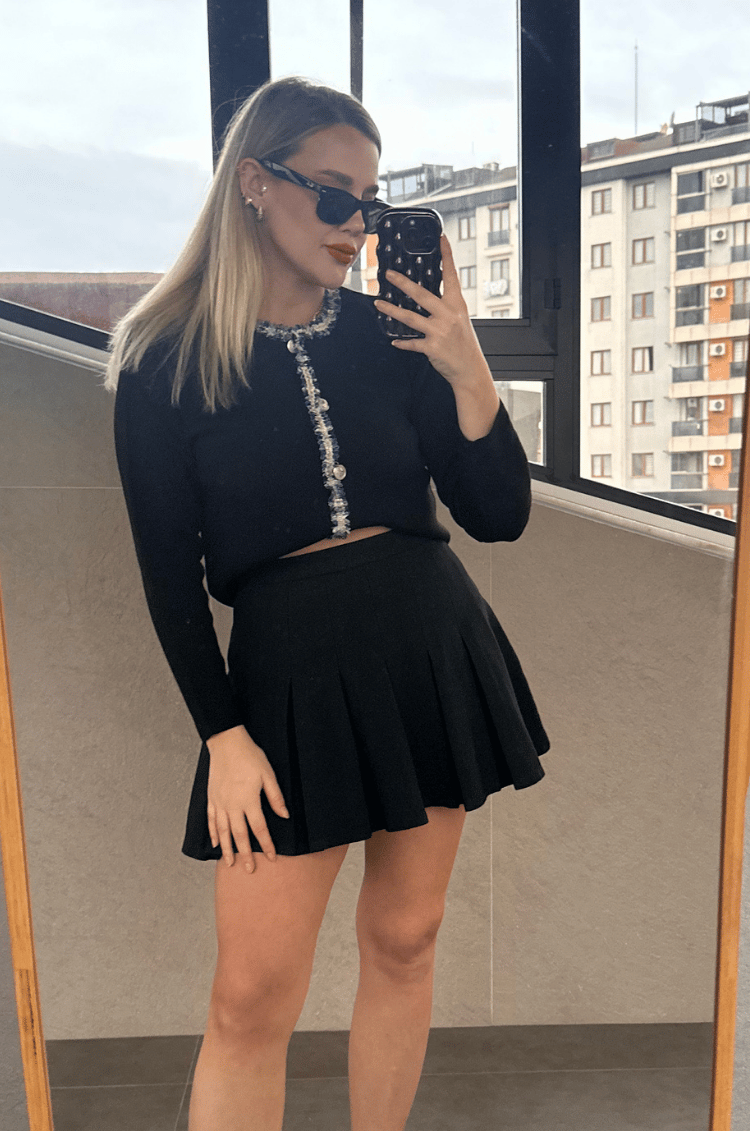 Tüvit Süslemeli Özel İşleme Düğmeli Siyah Hırka