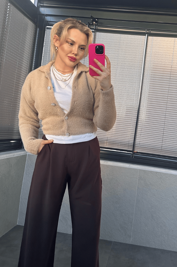 Yaka Detaylı Gümüş Taş Düğmeli Camel Hırka