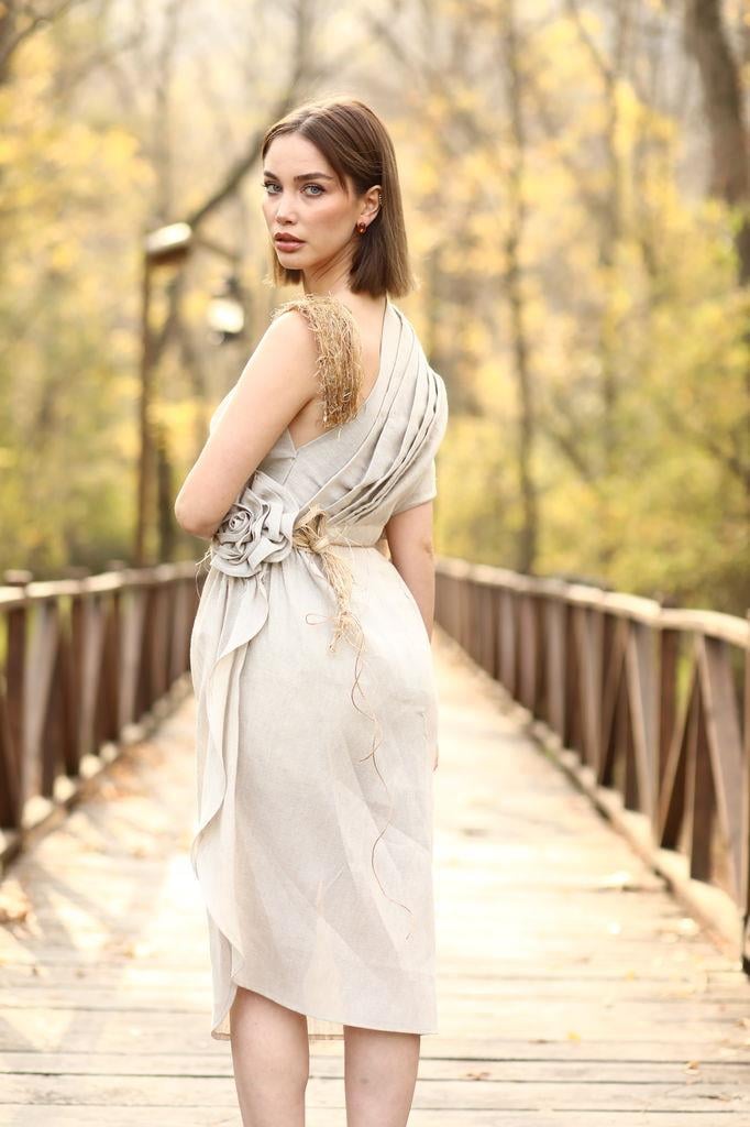 Glenia Asimetrik Drape ve Halat Kemerli Tasarım Elbise Natural