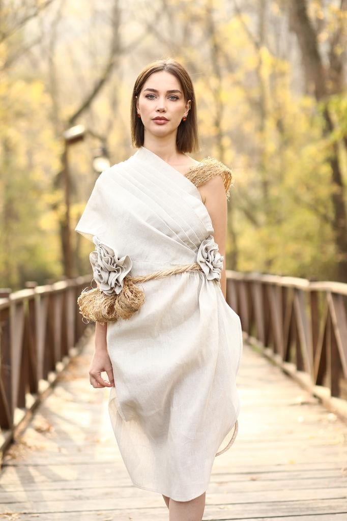 Glenia Asimetrik Drape ve Halat Kemerli Tasarım Elbise Natural